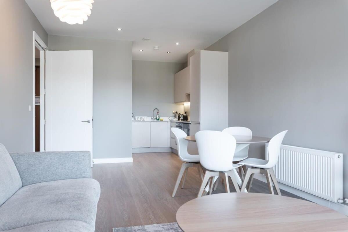 Woodward Square One by Dublin At Home