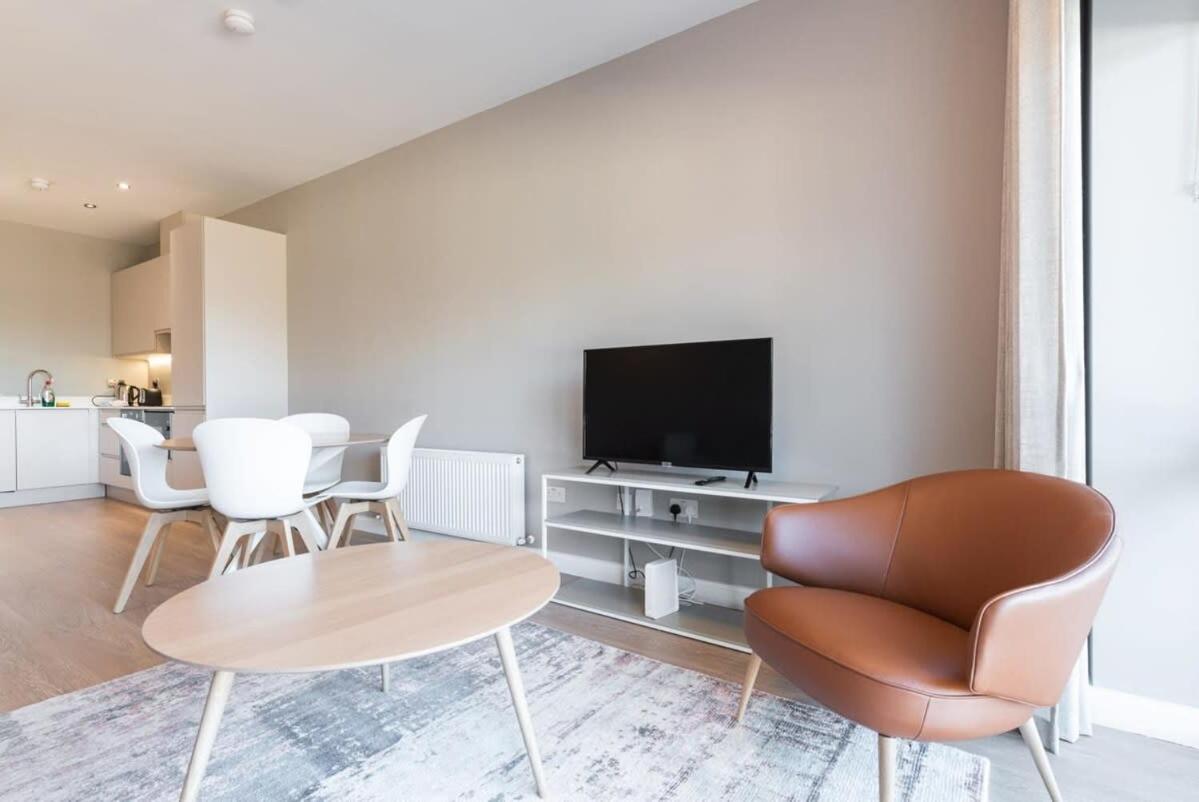 Woodward Square One by Dublin At Home