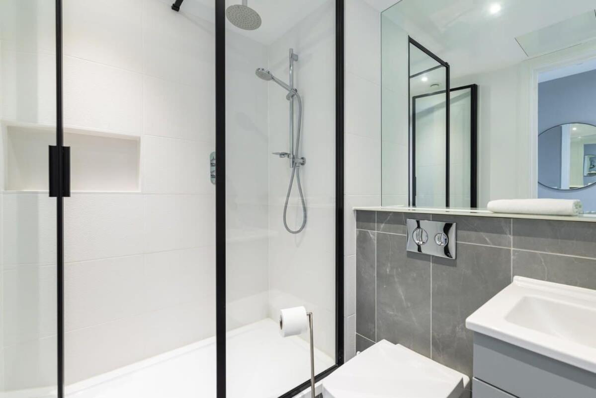 Woodward Square One by Dublin At Home