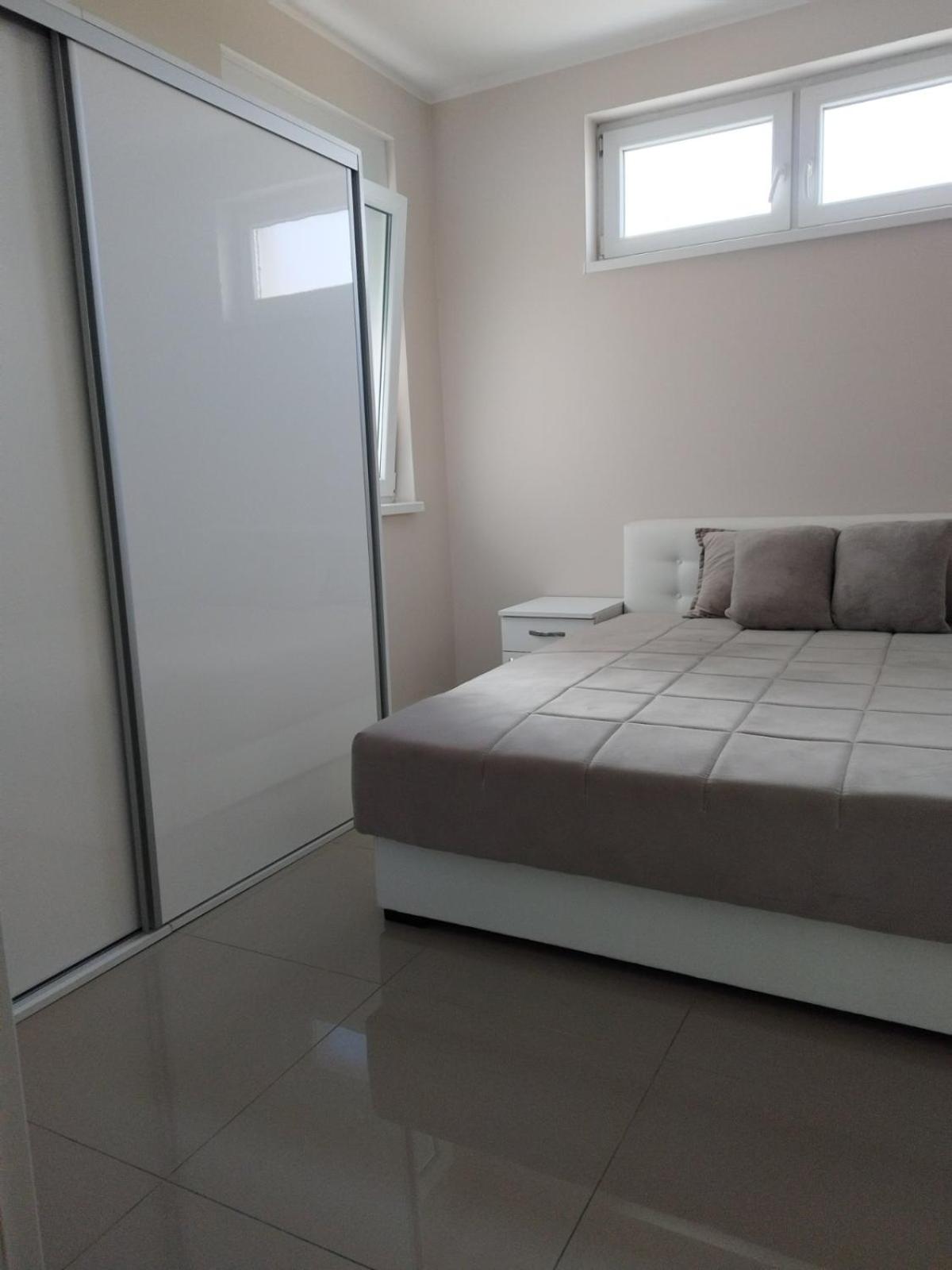 Lux trosoban view 5