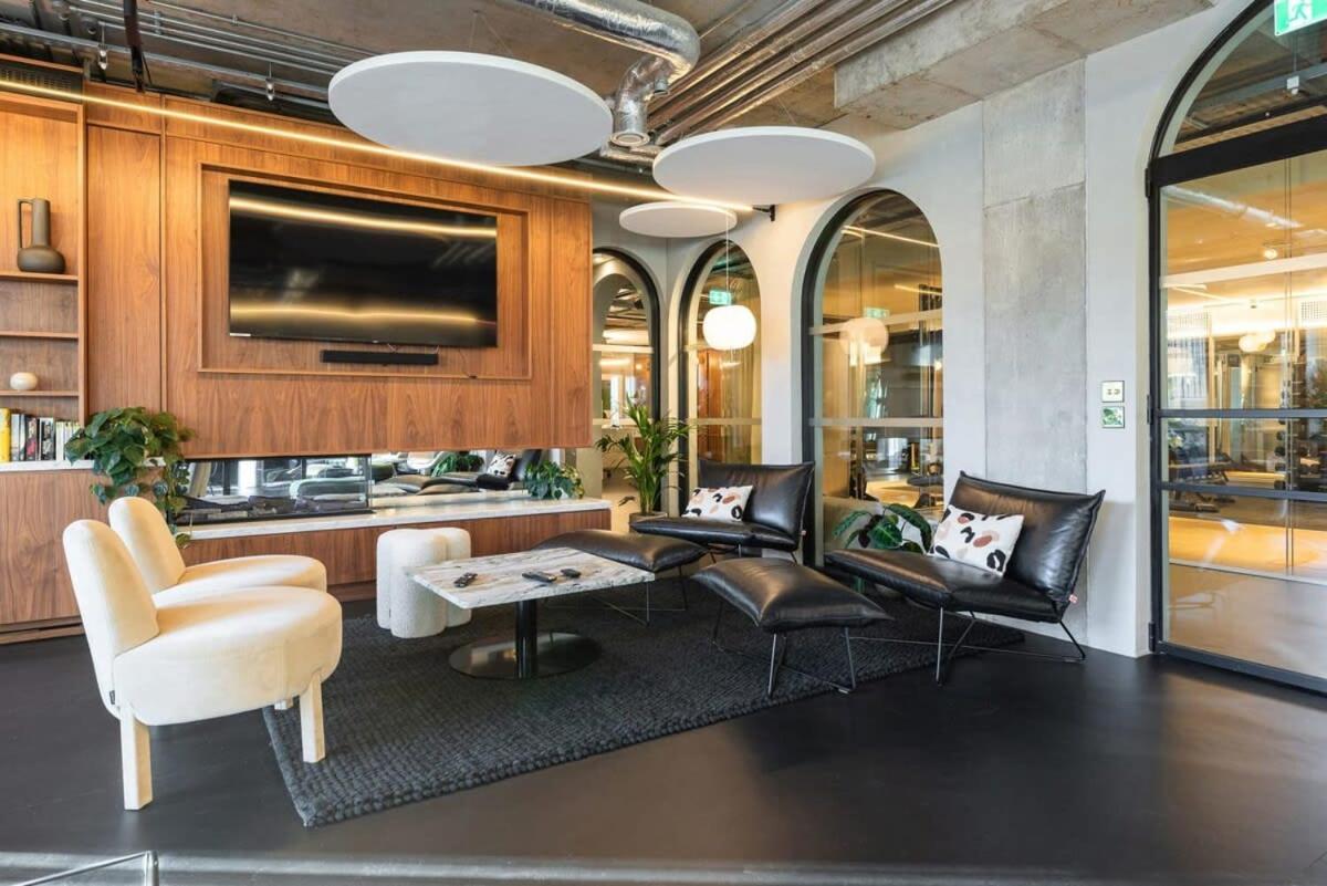 Woodward Square One by Dublin At Home