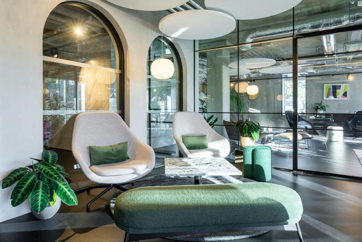 Woodward Square One by Dublin At Home