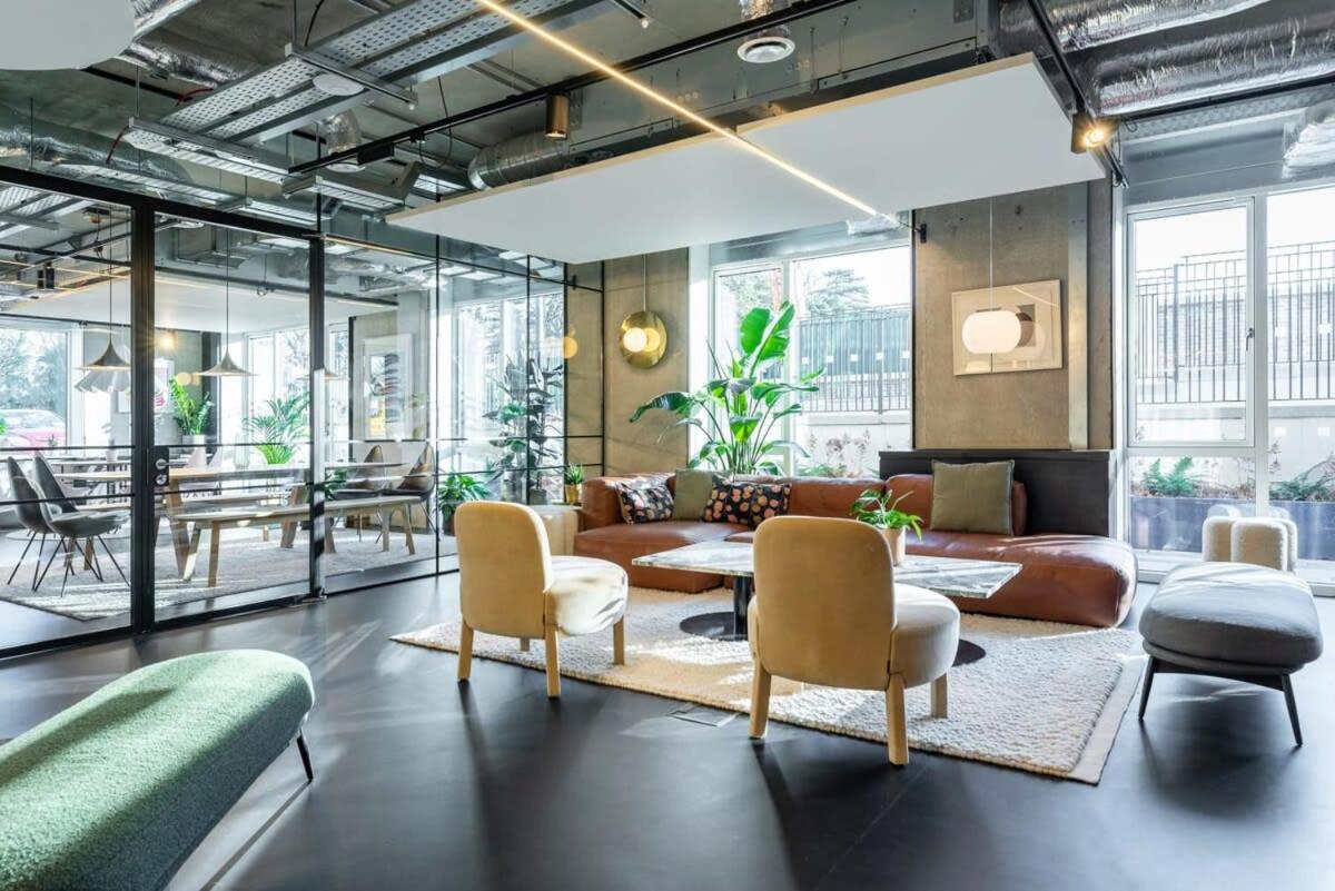 Woodward Square One by Dublin At Home