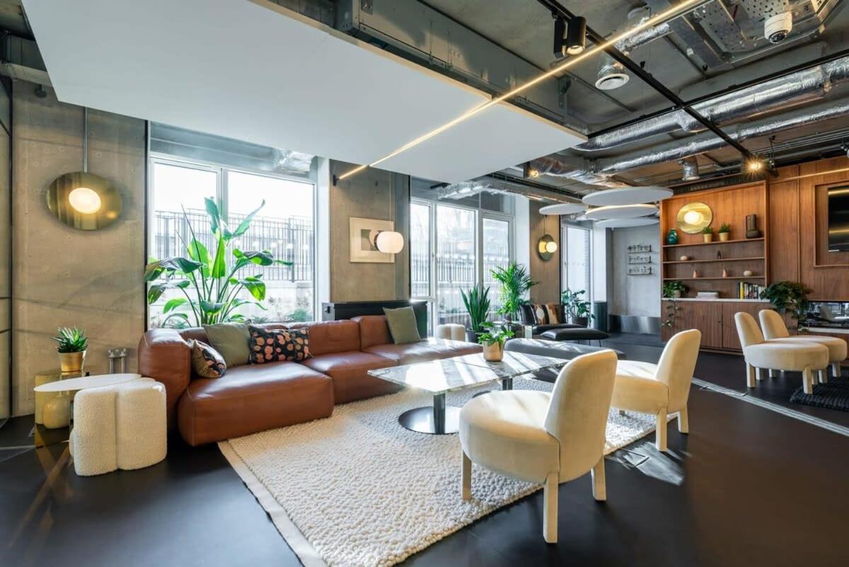 Woodward Square One by Dublin At Home