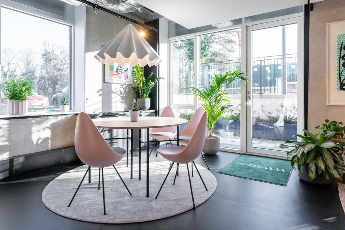 Woodward Square One by Dublin At Home