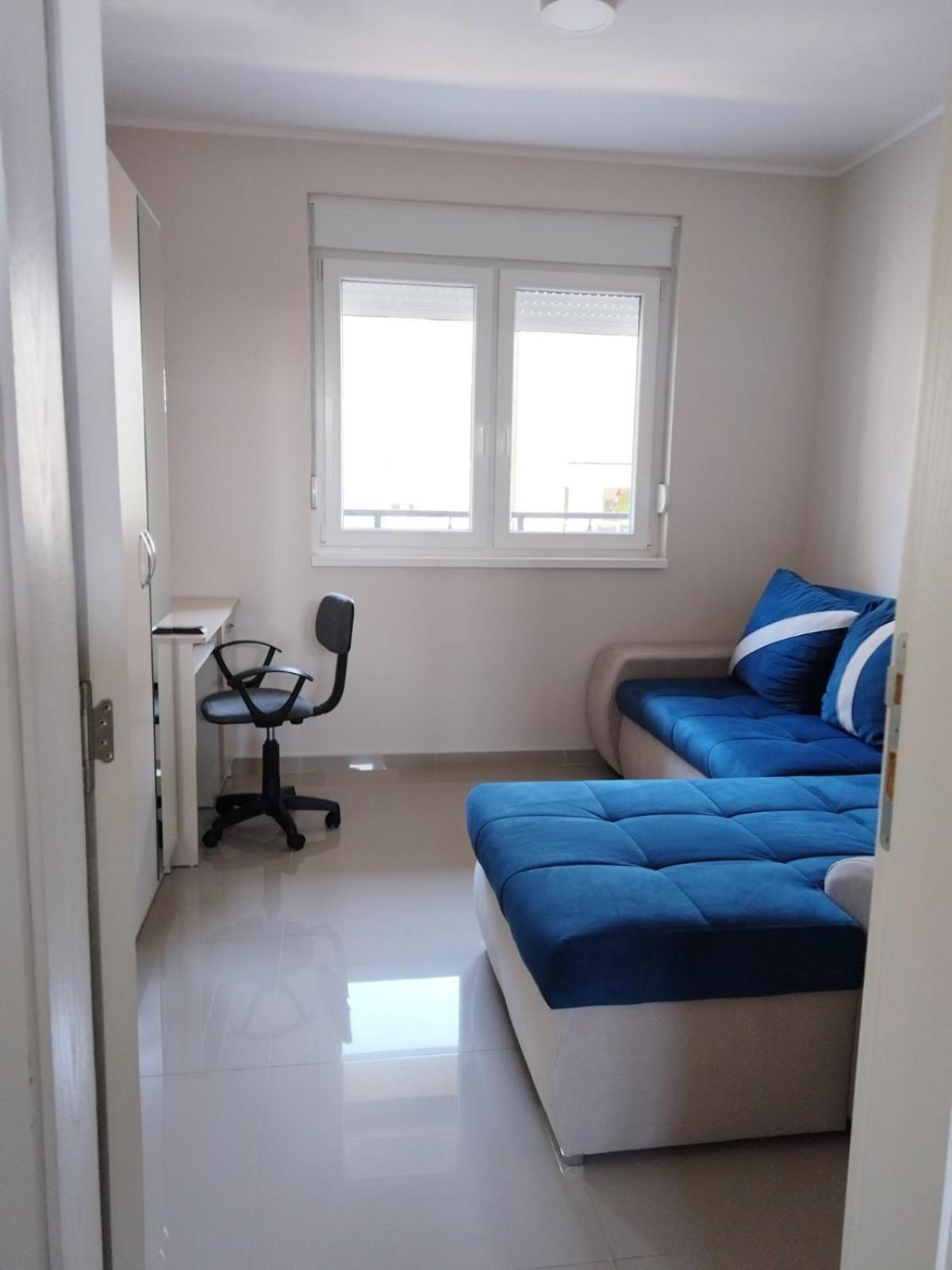 Lux trosoban view 2