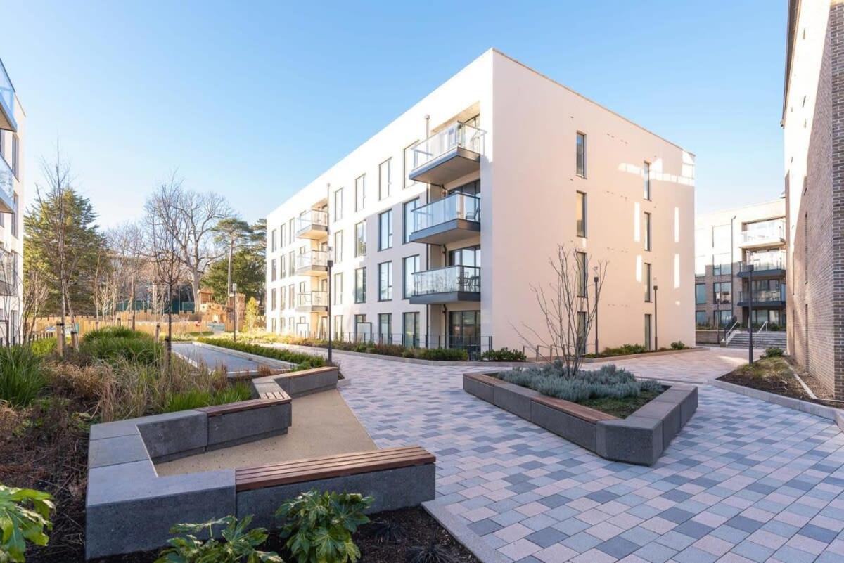 Woodward Square One by Dublin At Home