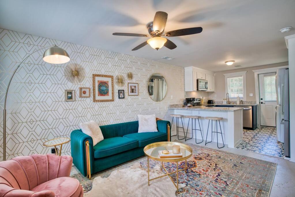 Wilmington Vacations - Castle Street Retreat - Glamorous Getaway - Property Image 1