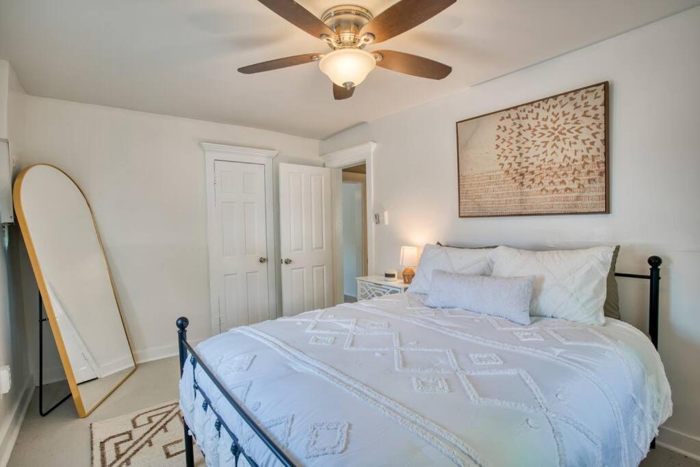 Wilmington Vacations - Castle Street Retreat - Glamorous Getaway - Property Image 4