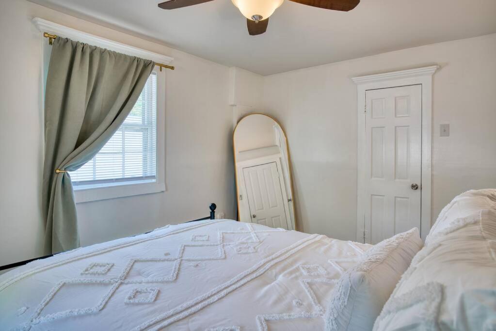 Wilmington Vacations - Castle Street Retreat - Glamorous Getaway - Property Image 5