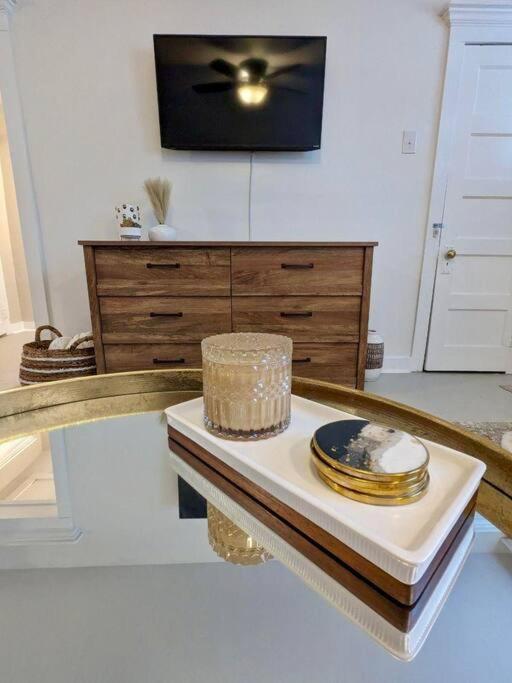 Wilmington Vacations - Castle Street Retreat - Glamorous Getaway - Property Image 2