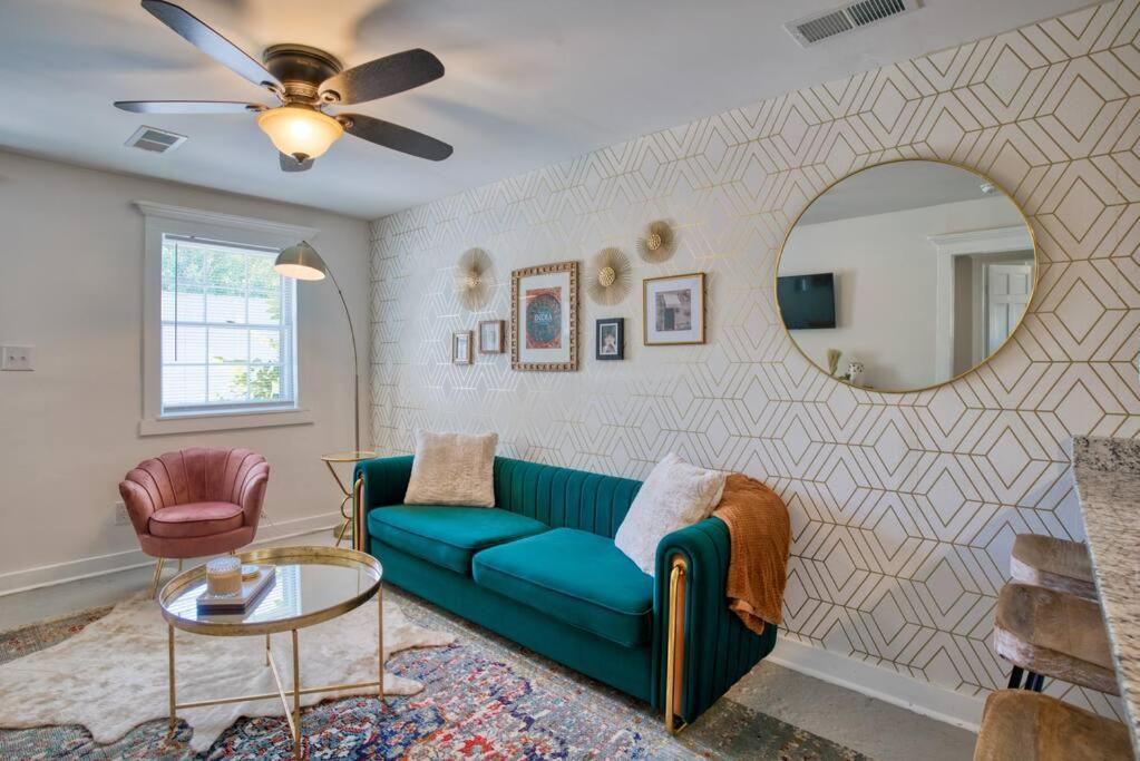 Wilmington Vacations - Castle Street Retreat - Glamorous Getaway - Property Image 4