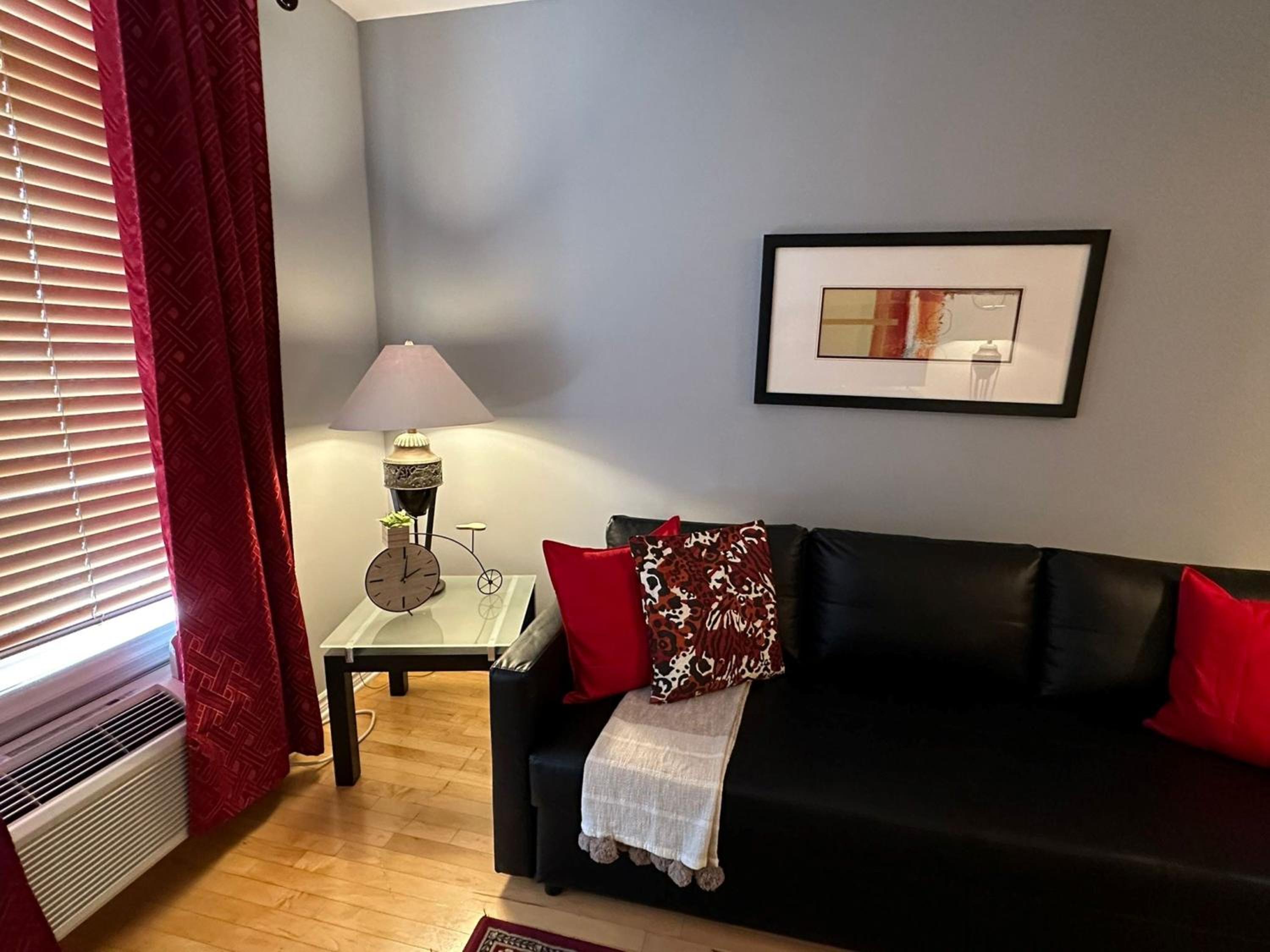 ApartHotelMontreal by Les Terrasses Saint Urbain 2225I2