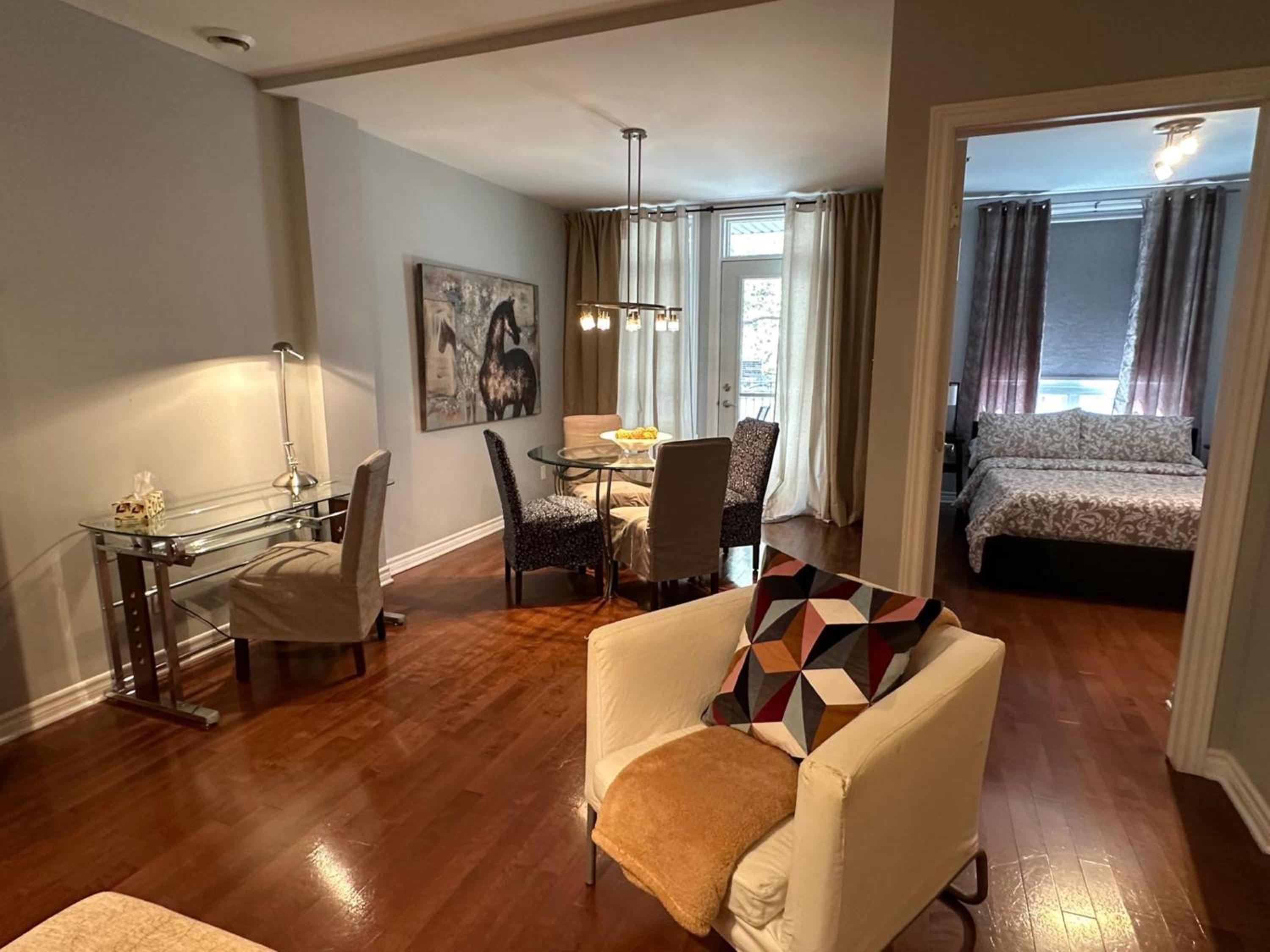 ApartHotelMontreal by Les Terrasses Saint Urbain 2225I2