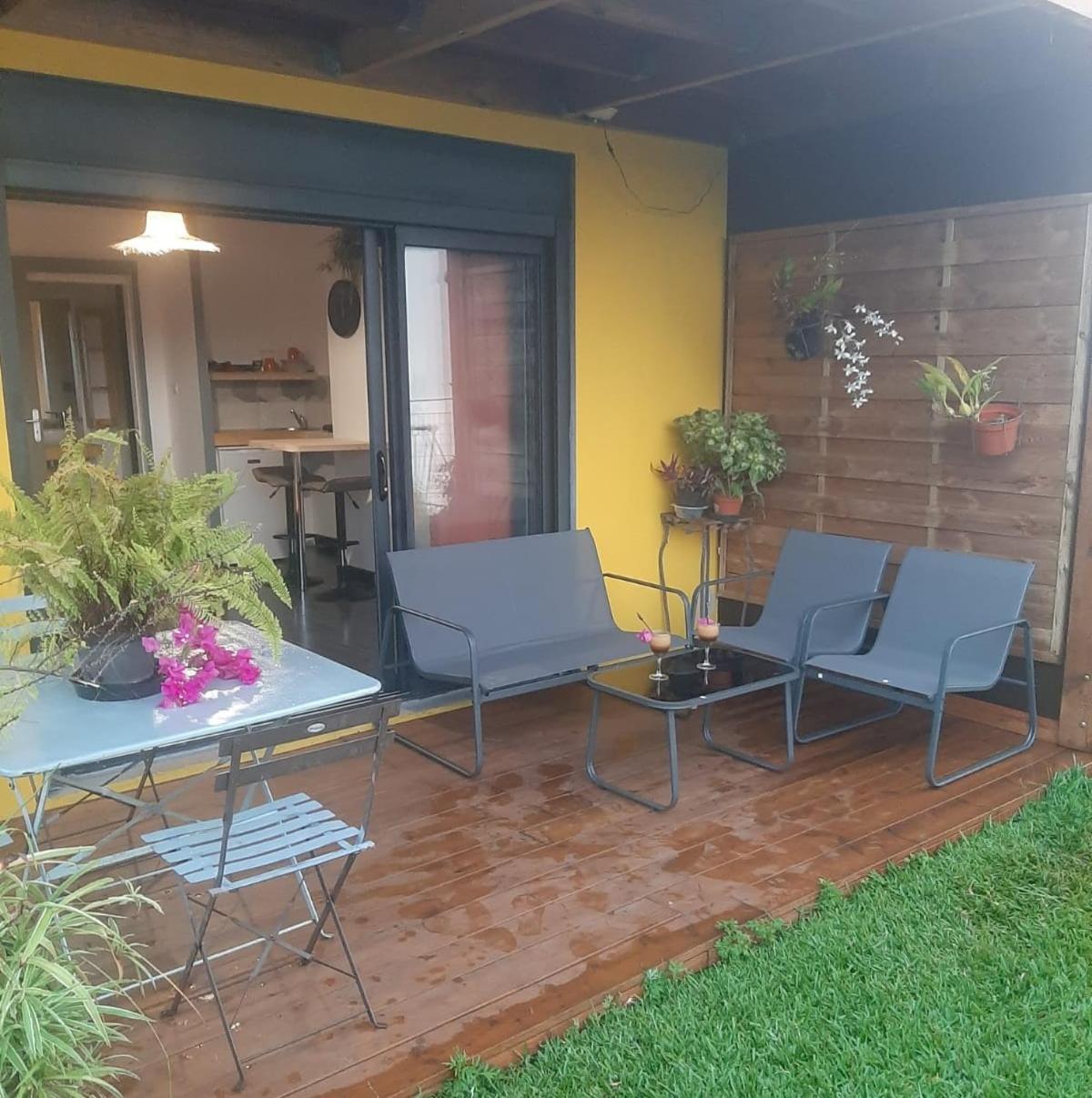 NEW Joli Studio avec Vue mer imprenable - wifi view 2