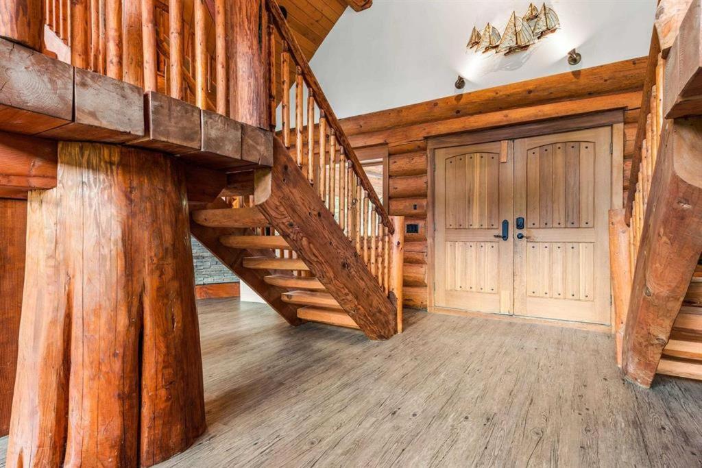 Opulent Oaks Chalet