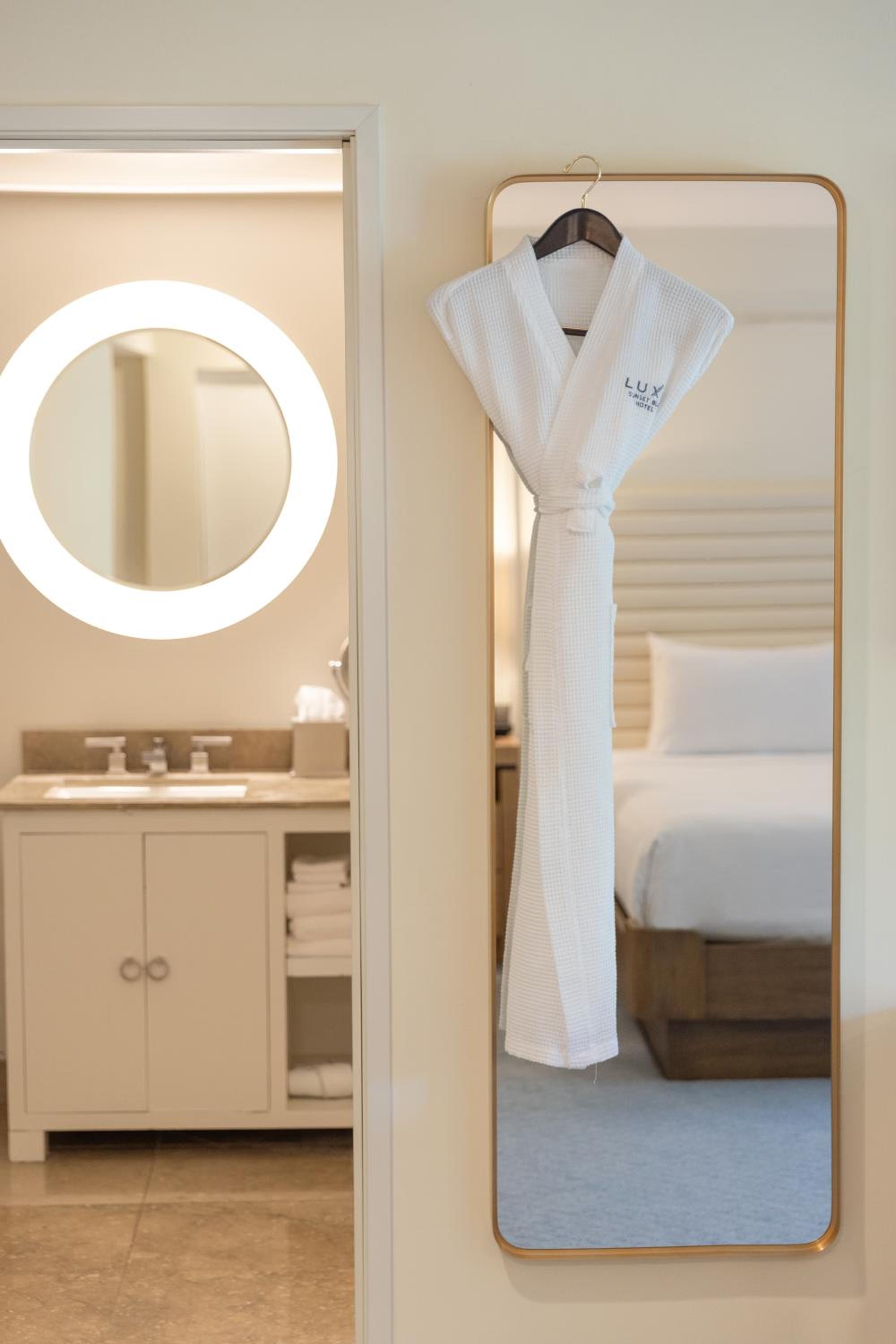 Luxe Sunset Boulevard Hotel 3