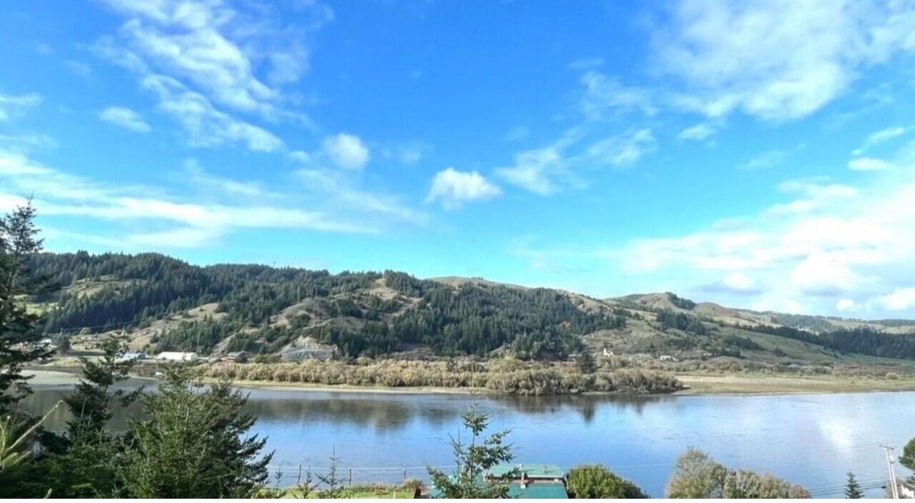 Rogue River Landing Resort view 2
