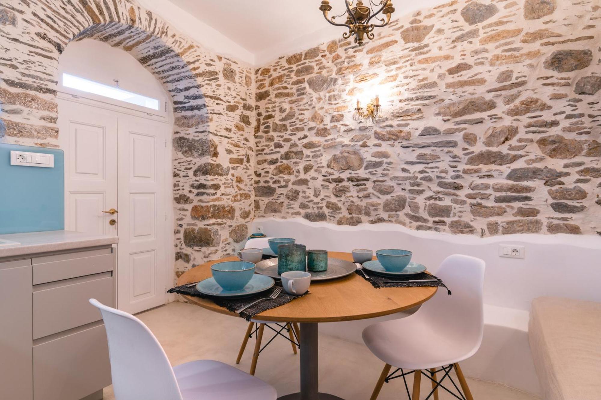 Glaukopis Retreat