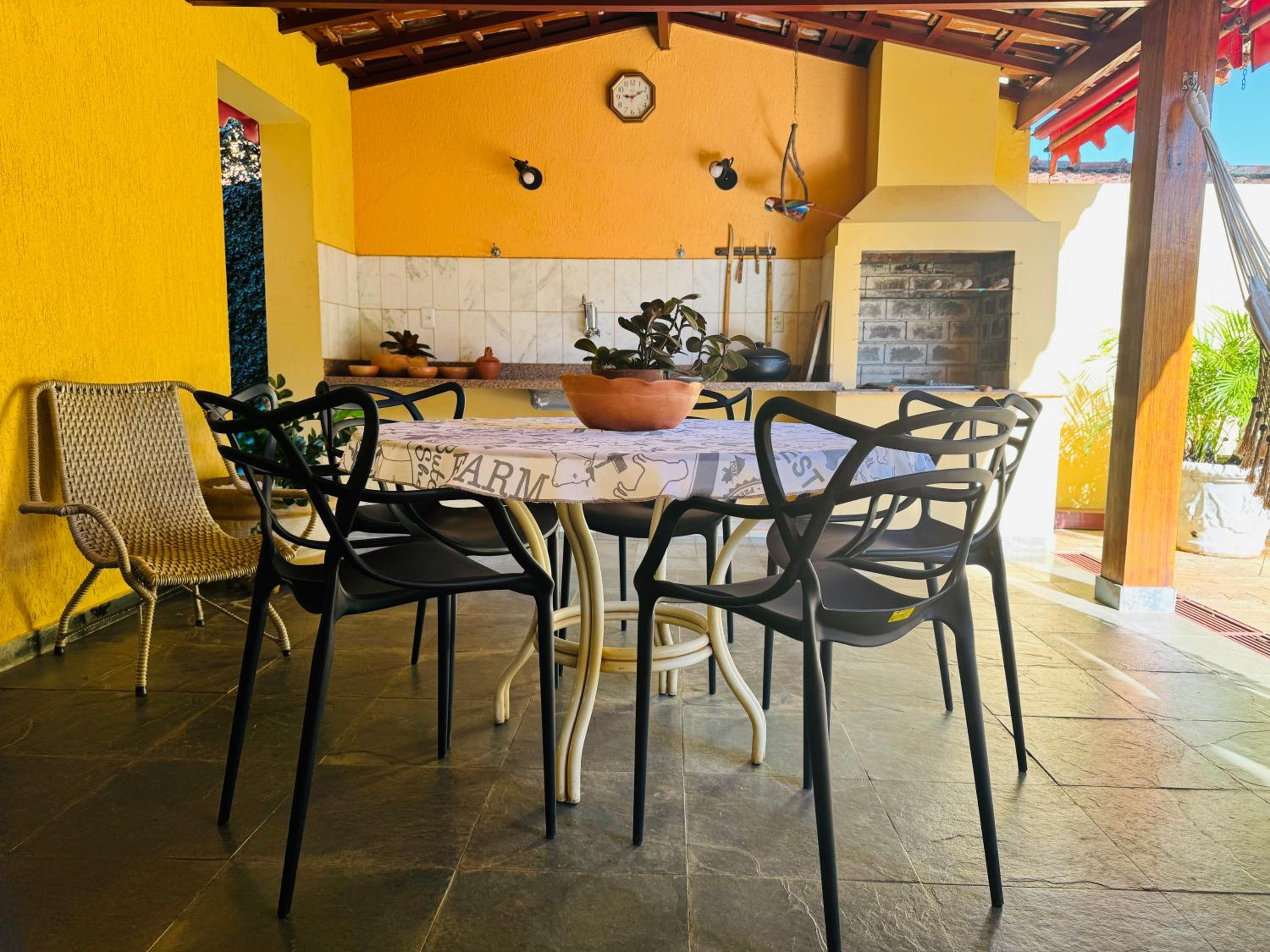 Casa da Vó Loy e seu espaço verde
