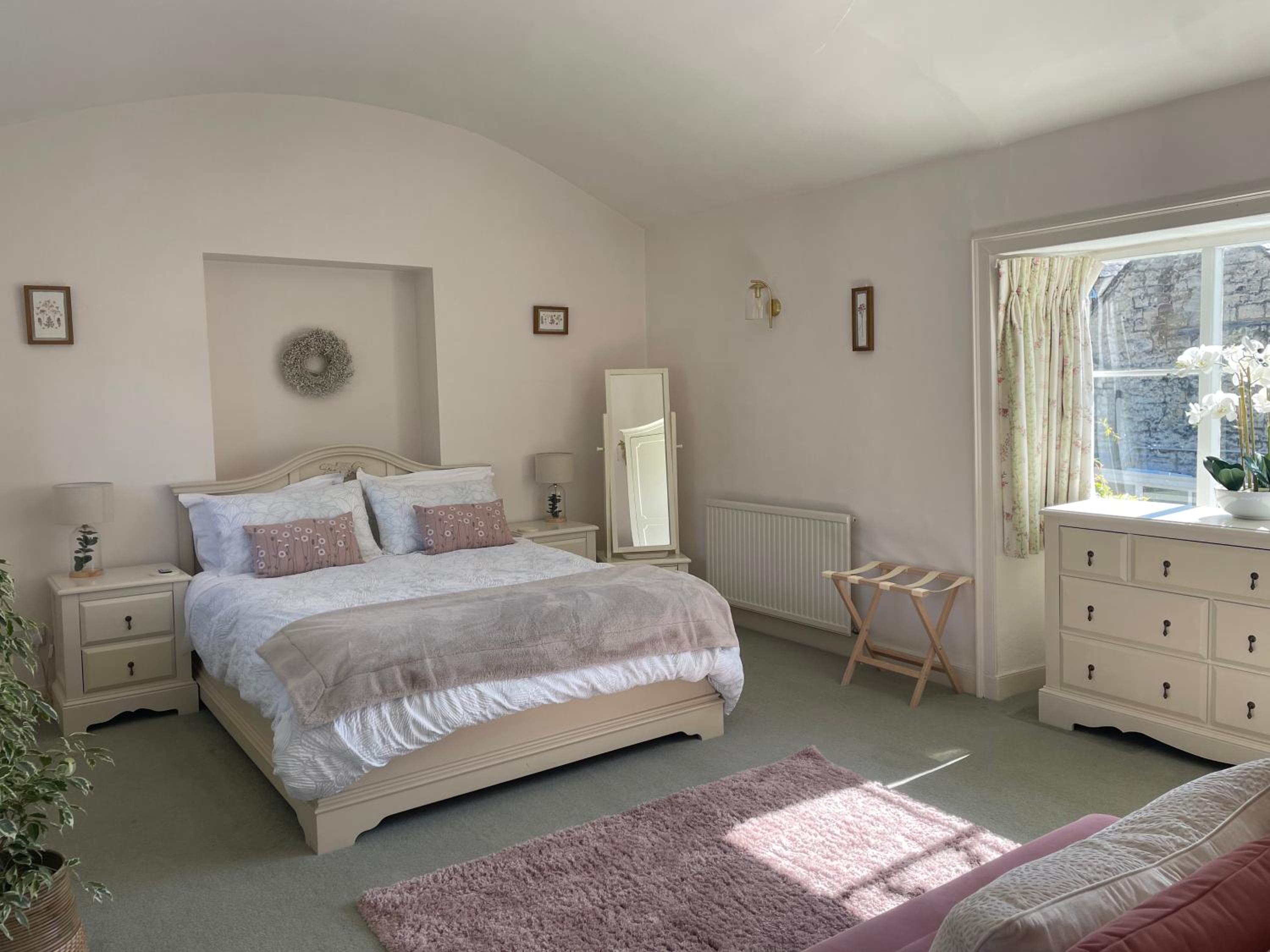 Cupcake Cottage: Quintessential Cotswold Cottage