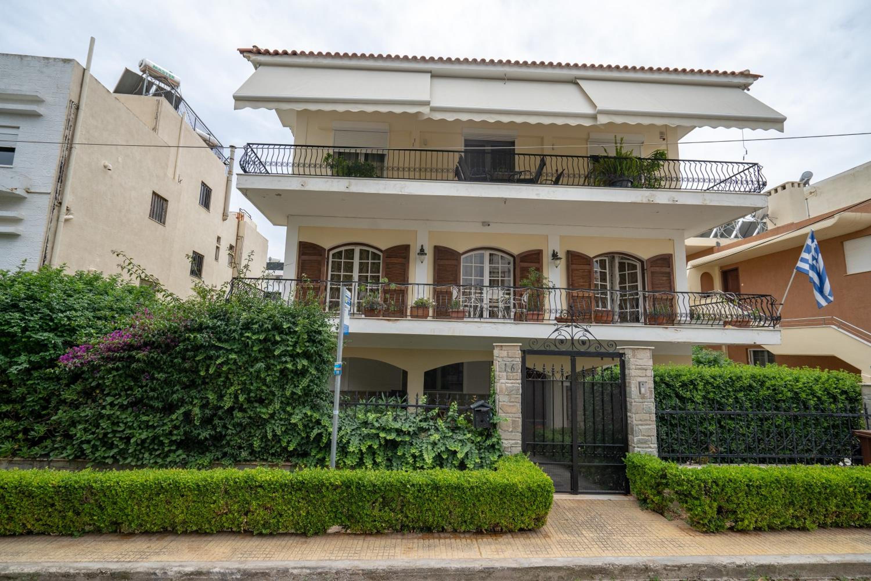 Voula 2 bedroom apart for 4 prsn