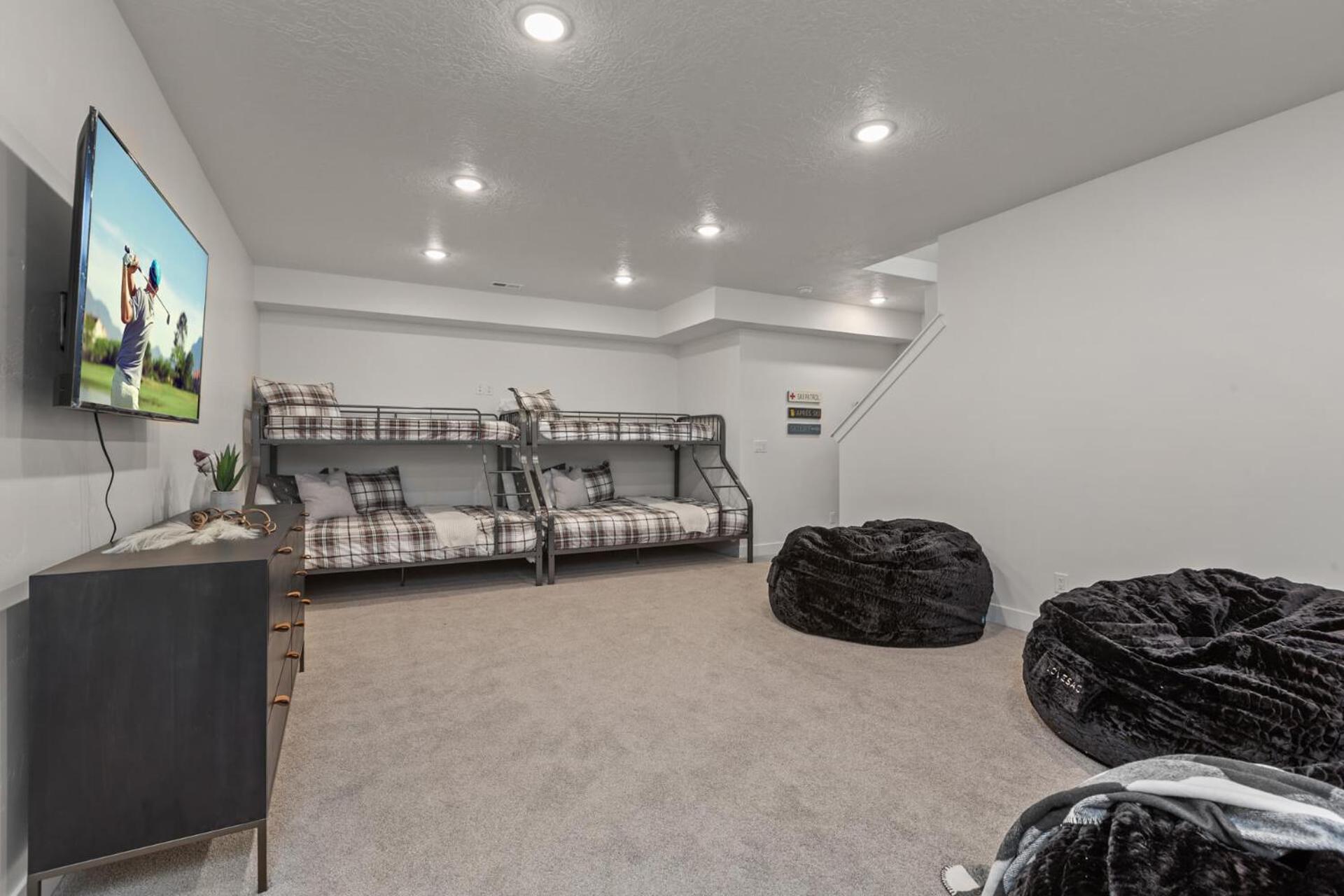 Silver Creek Village 6885 by Moose Management view 3