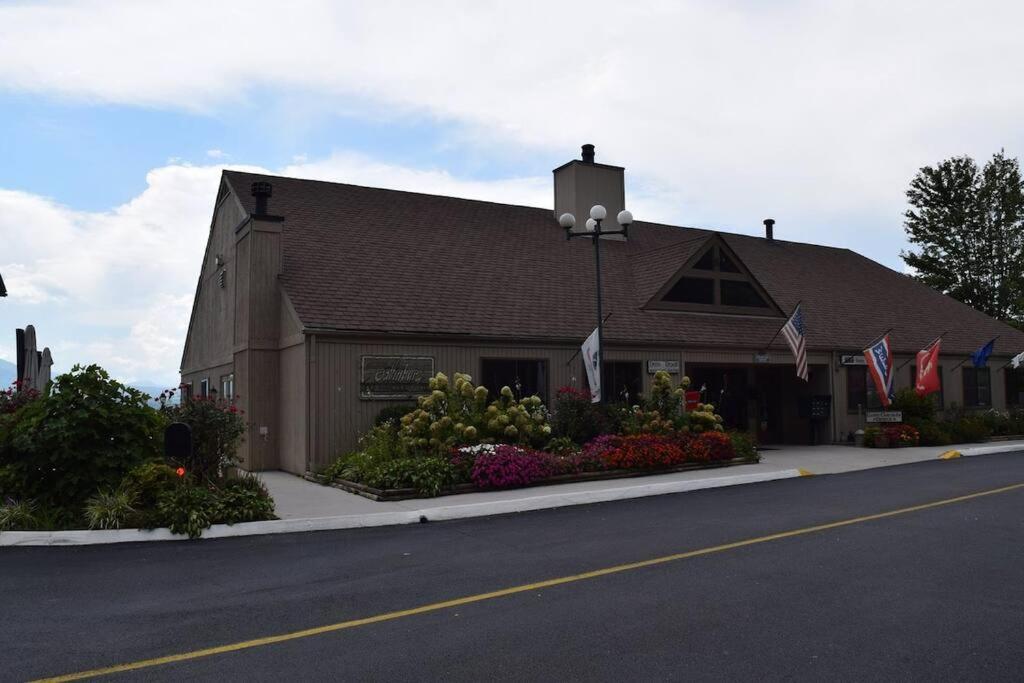 Hotel Eagles View, Luxury living Amazing Mtn Views! indoor pool & spa - Image 1