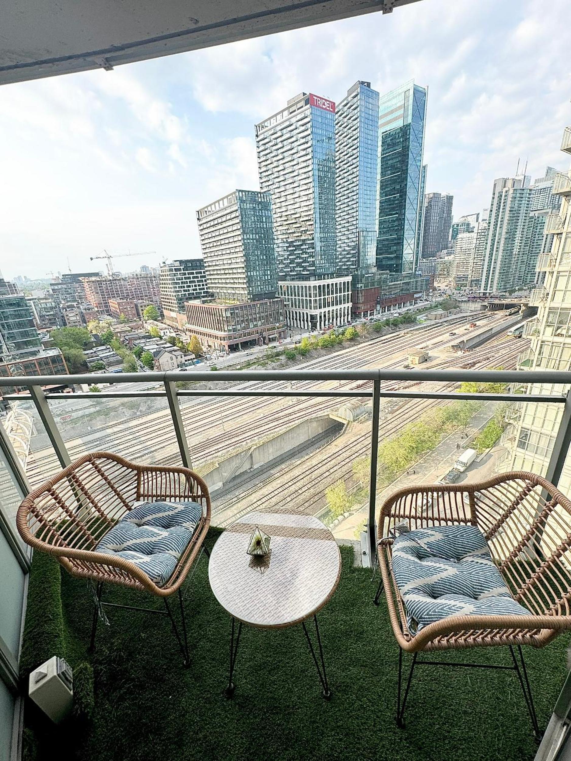Fully furnished Lux 1bed condo