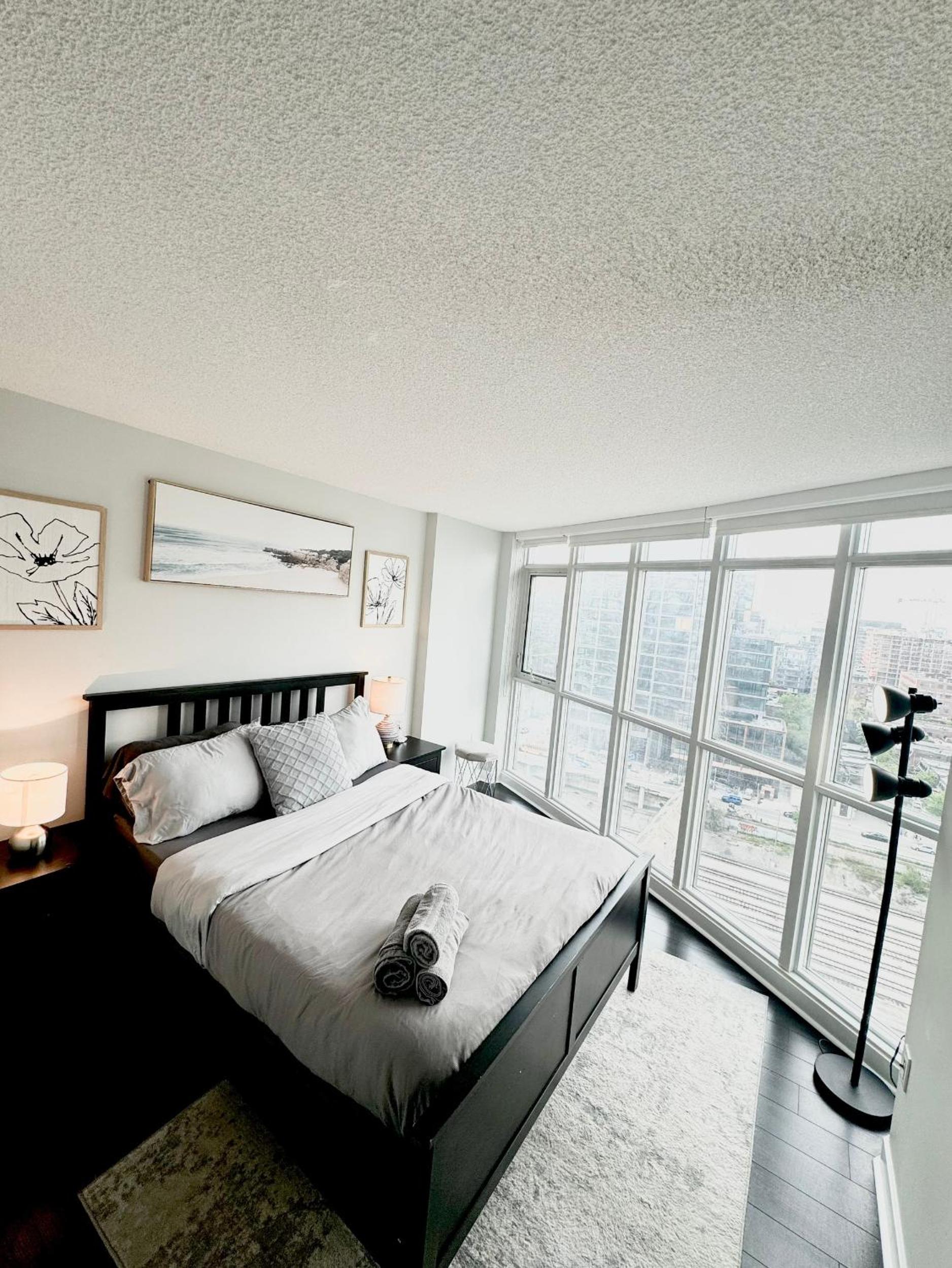 Fully furnished Lux 1bed condo