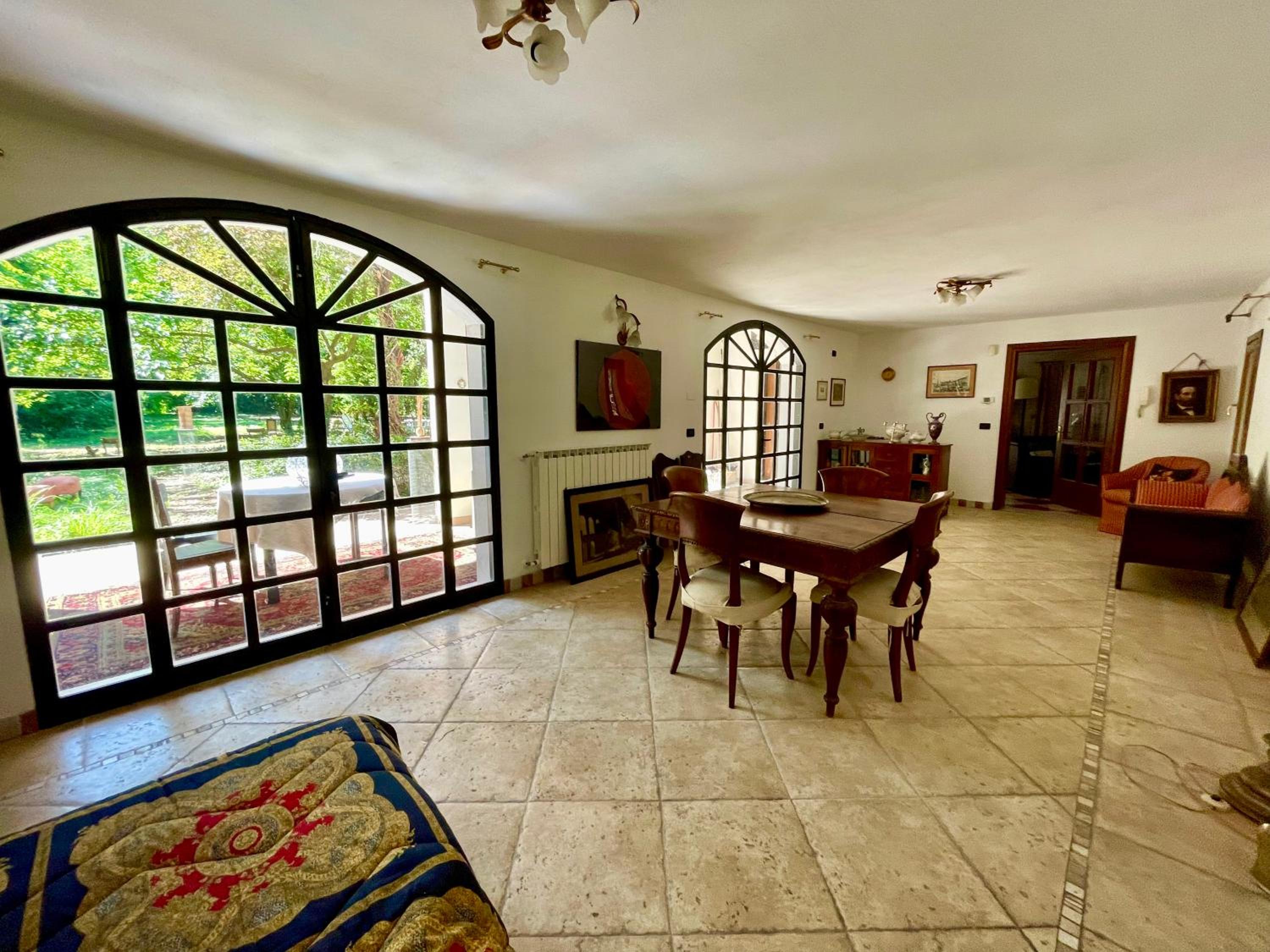 Private villa in the park close to Venice