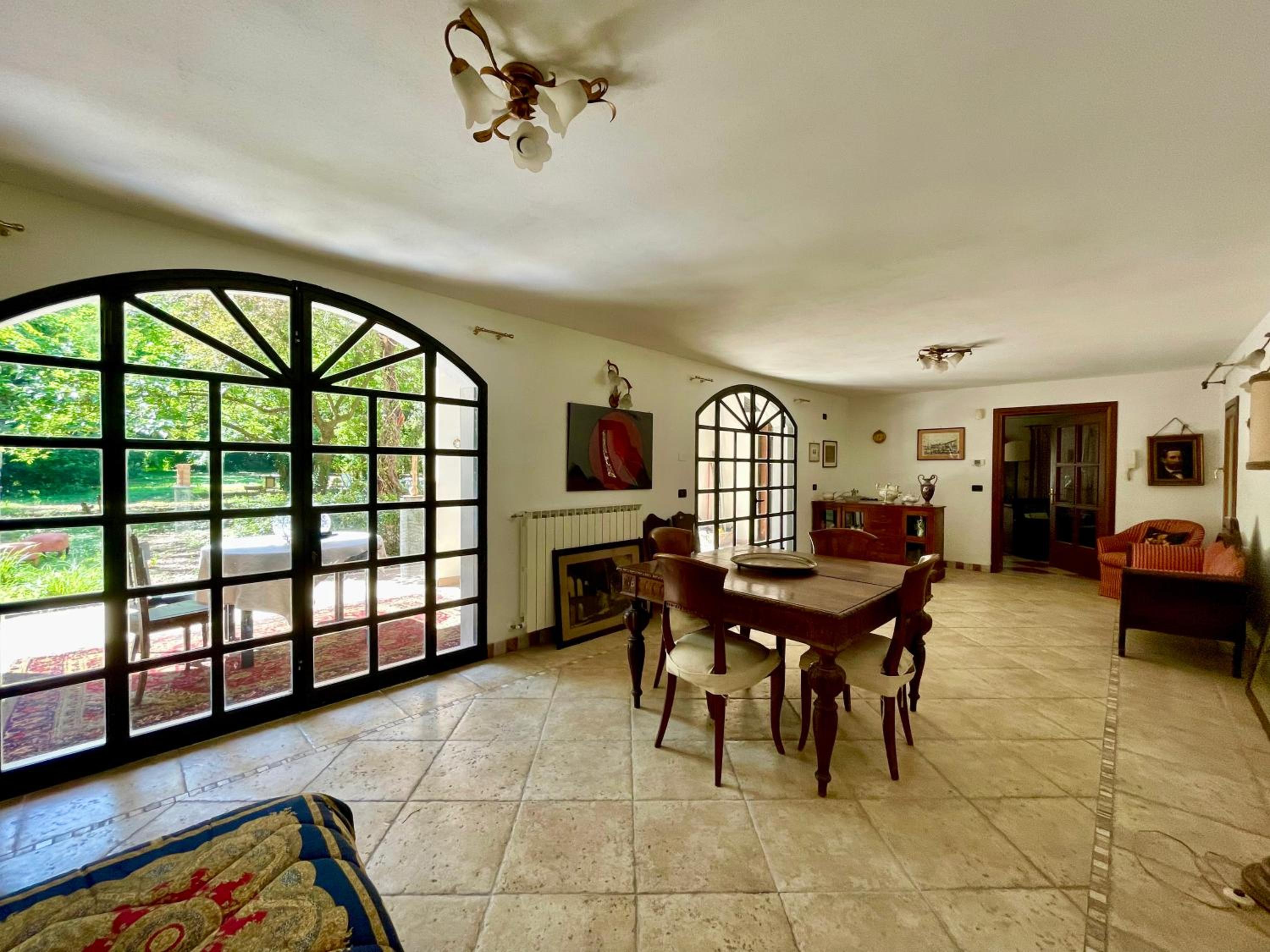 Private villa in the park close to Venice