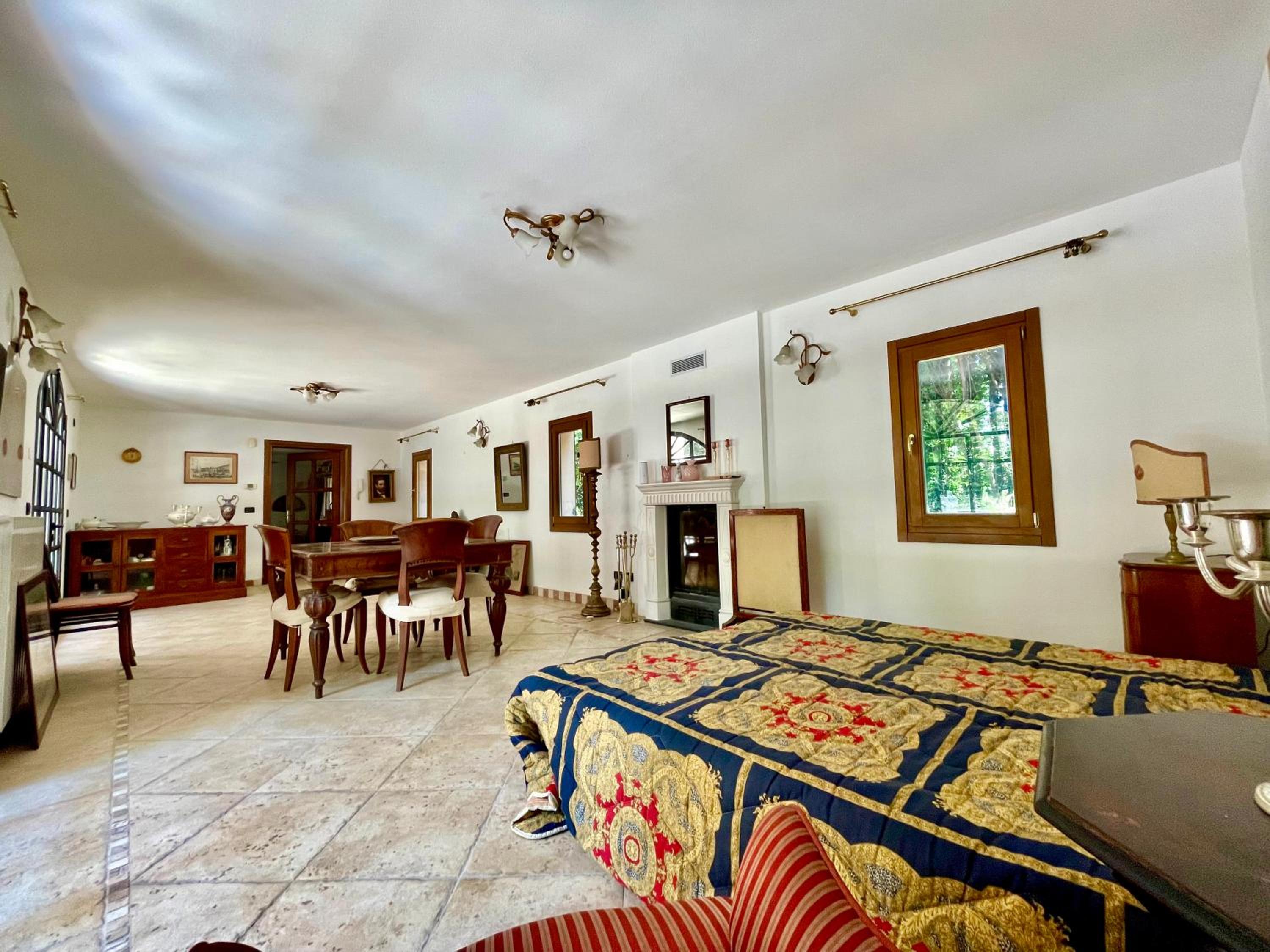 Private villa in the park close to Venice