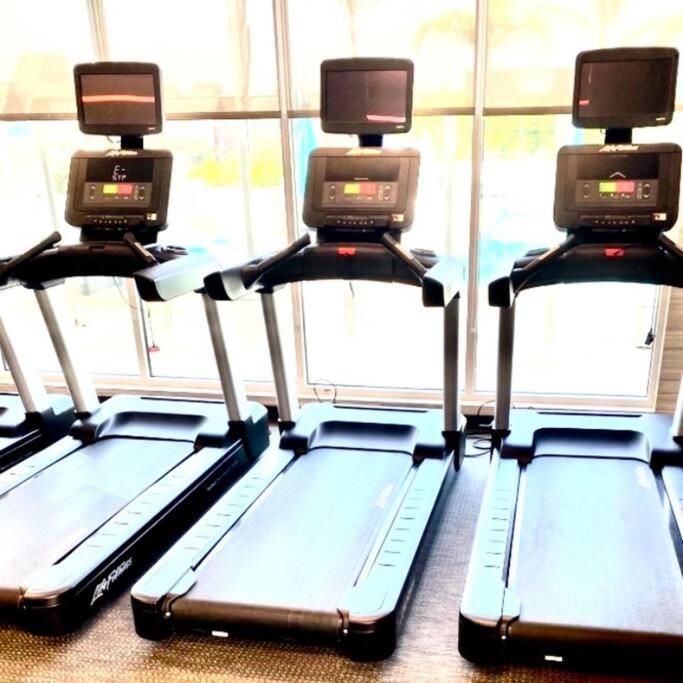 MDR 1bd/1ba escape, pool-view, spa, gym & parking! — Los Angeles photo 2