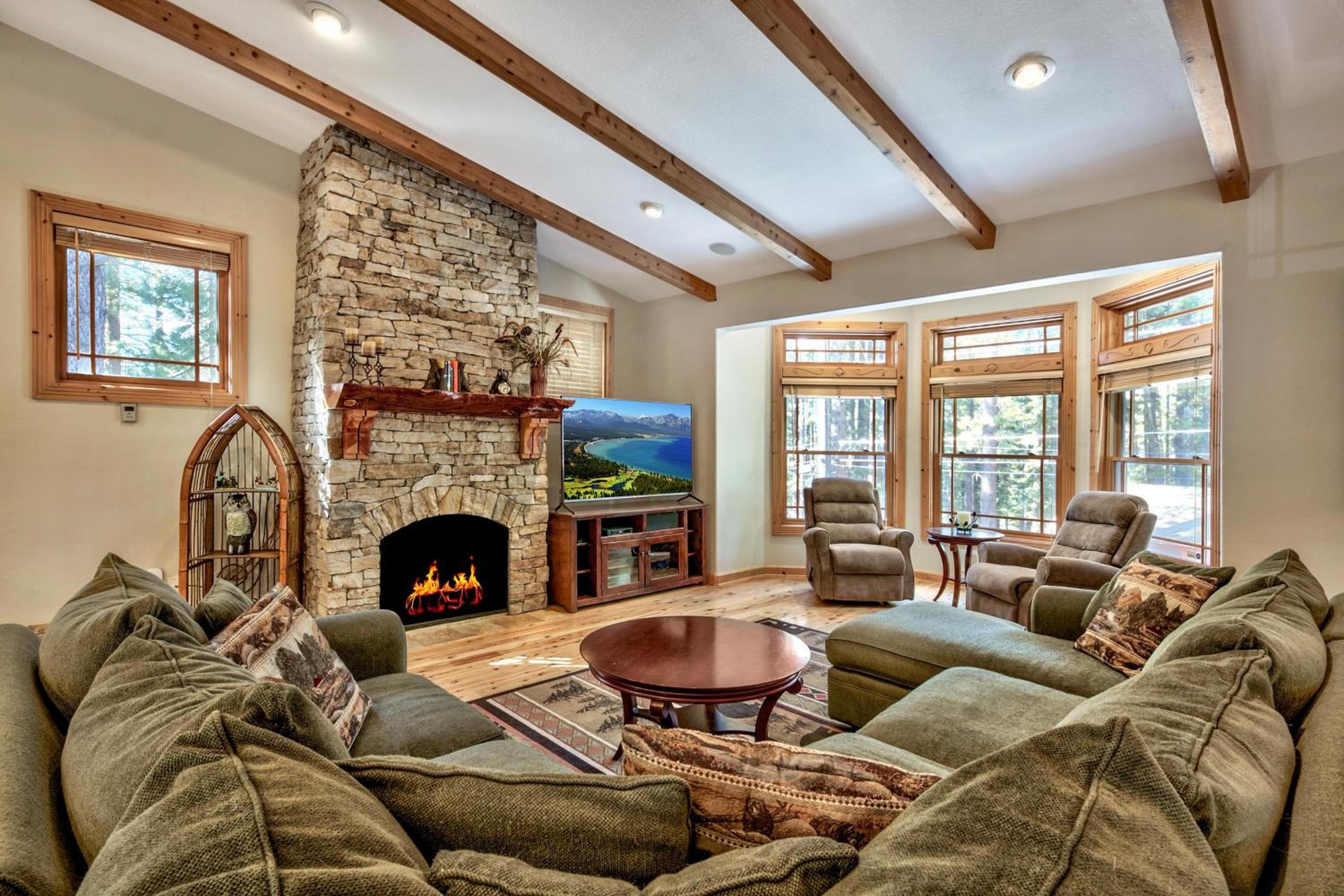 Blackfoot Luxury Retreat - Hot Tub Pool Table Pets Deck view 2