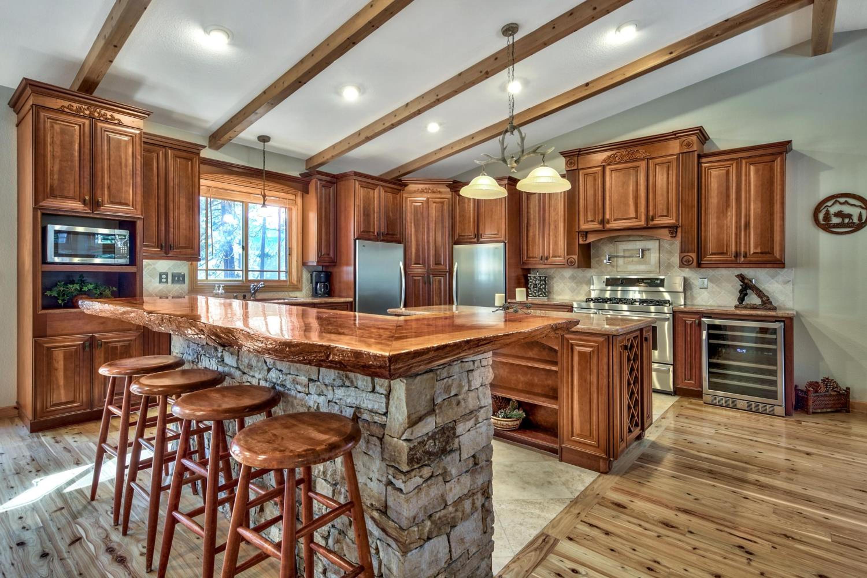Blackfoot Luxury Retreat - Hot Tub Pool Table Pets Deck view 3