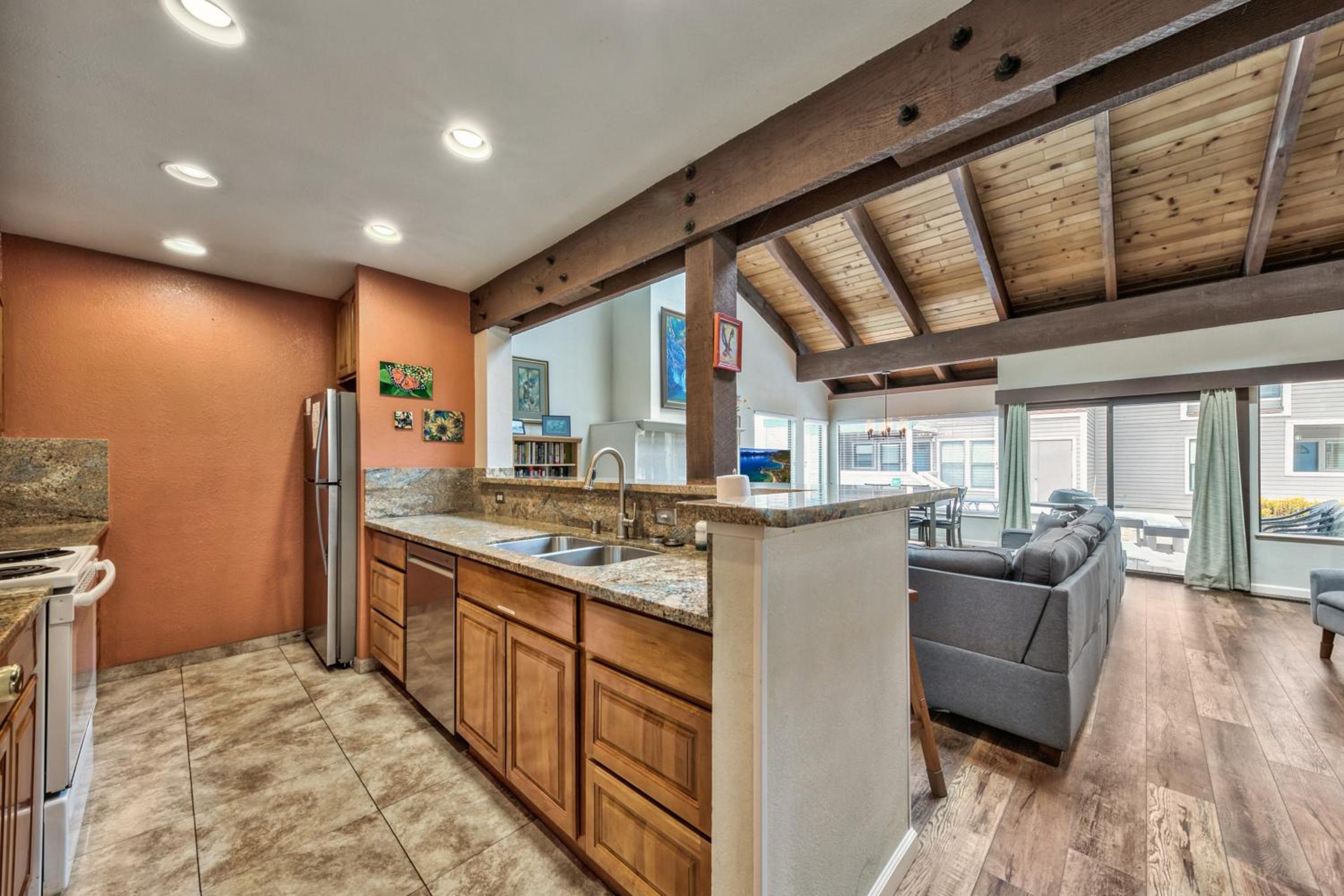 Lake Tahoe Vacations - Lakeland Village 603 Lakeview - See Ski Tahoe-Steps to Lake - Property Image 14