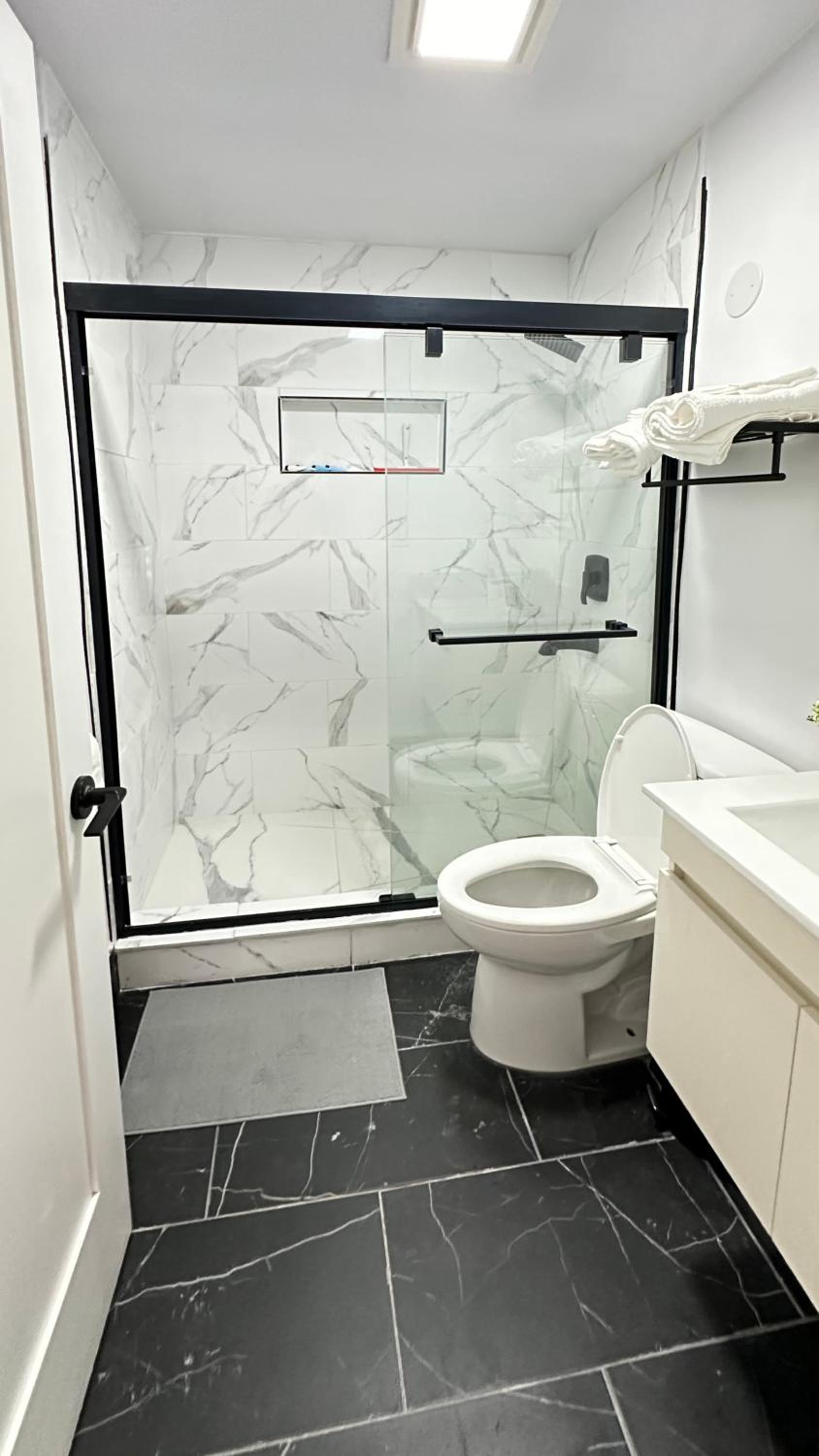 Modern 2BR Stylish & Cozy Unit
