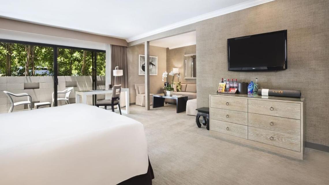 Luxe Sunset Boulevard Hotel