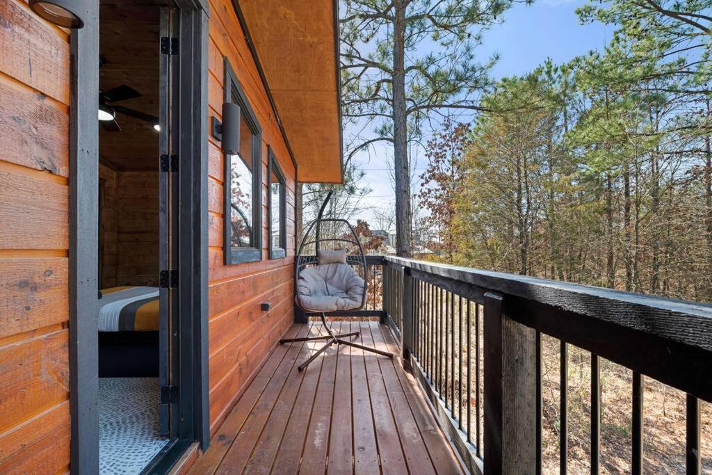 Just Unwind - King Suite, Hot Tub, Fire Pit, Decks view 4