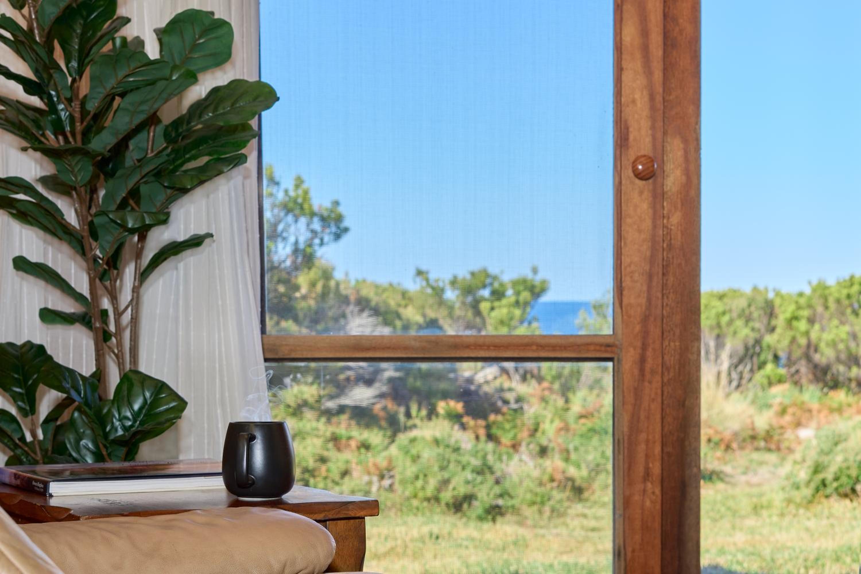 Rustic by the sea ~ a timeless holiday retreat!