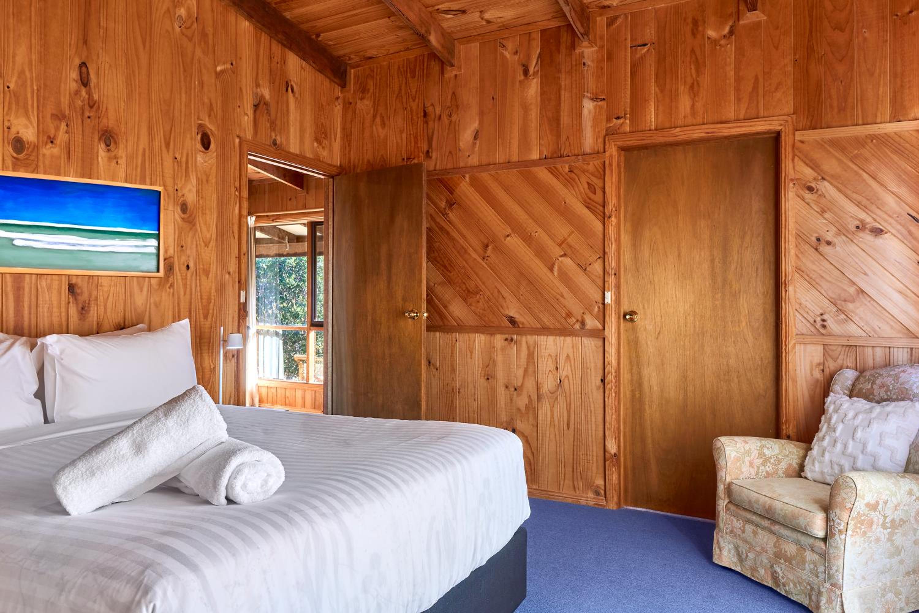 Rustic by the sea ~ a timeless holiday retreat!