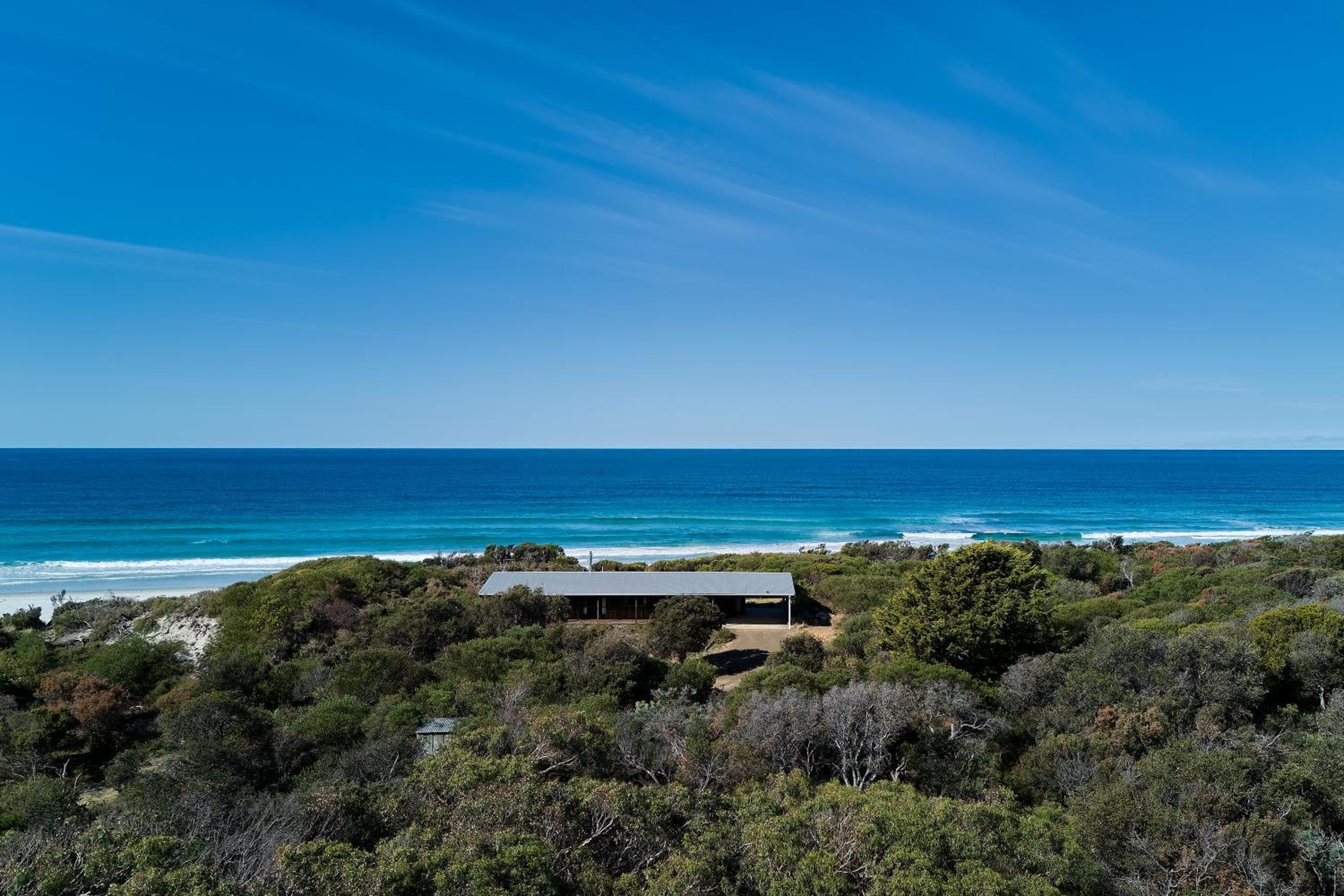 Rustic by the sea ~ a timeless holiday retreat!