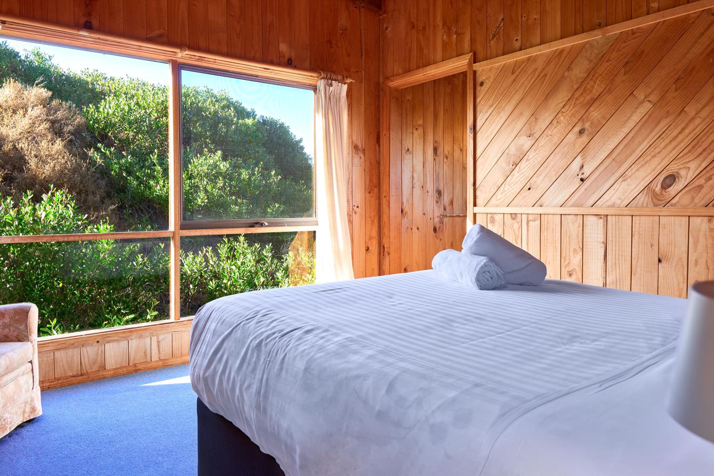 Rustic by the sea ~ a timeless holiday retreat!