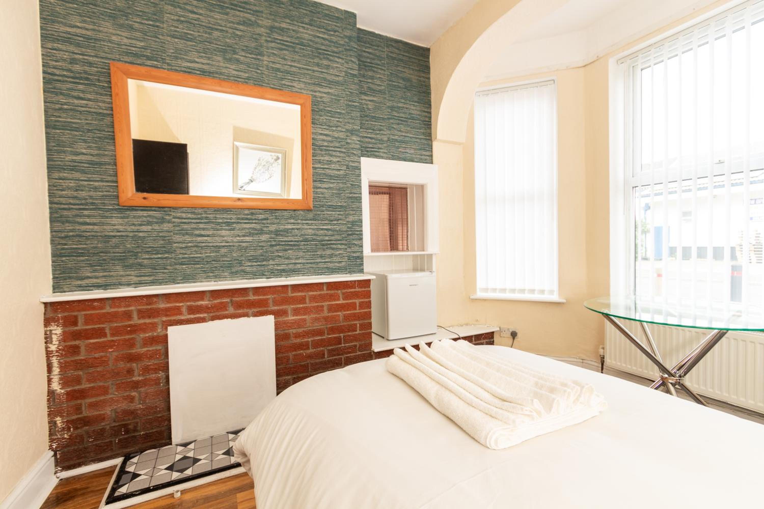 Comfy Suite 2 - Private Room in Eccles view 2