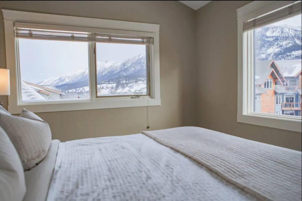 Magnificent Mountain Penthouse - Pool & Hot Tub