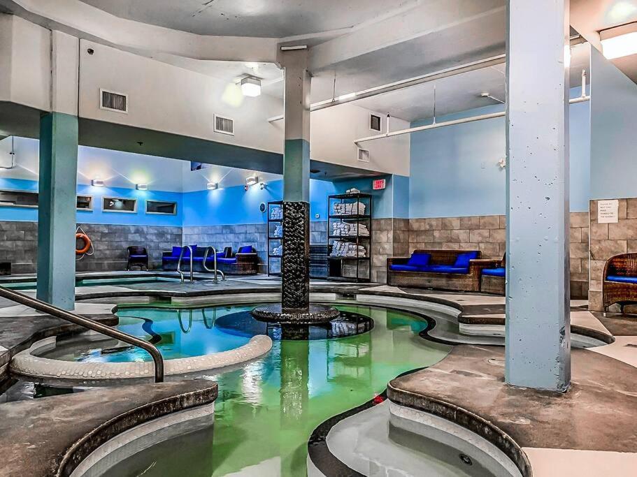 Magnificent Mountain Penthouse - Pool & Hot Tub