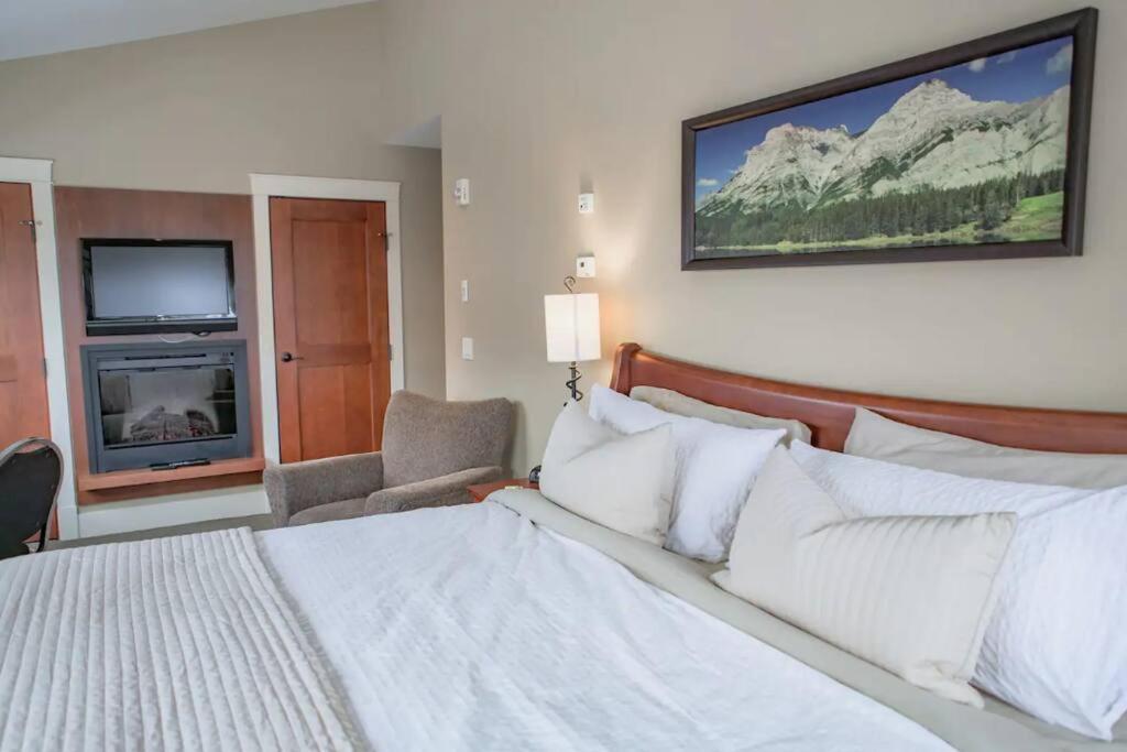 Magnificent Mountain Penthouse - Pool & Hot Tub