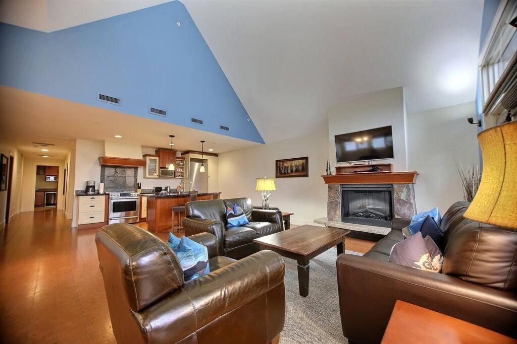 Magnificent Mountain Penthouse - Pool & Hot Tub