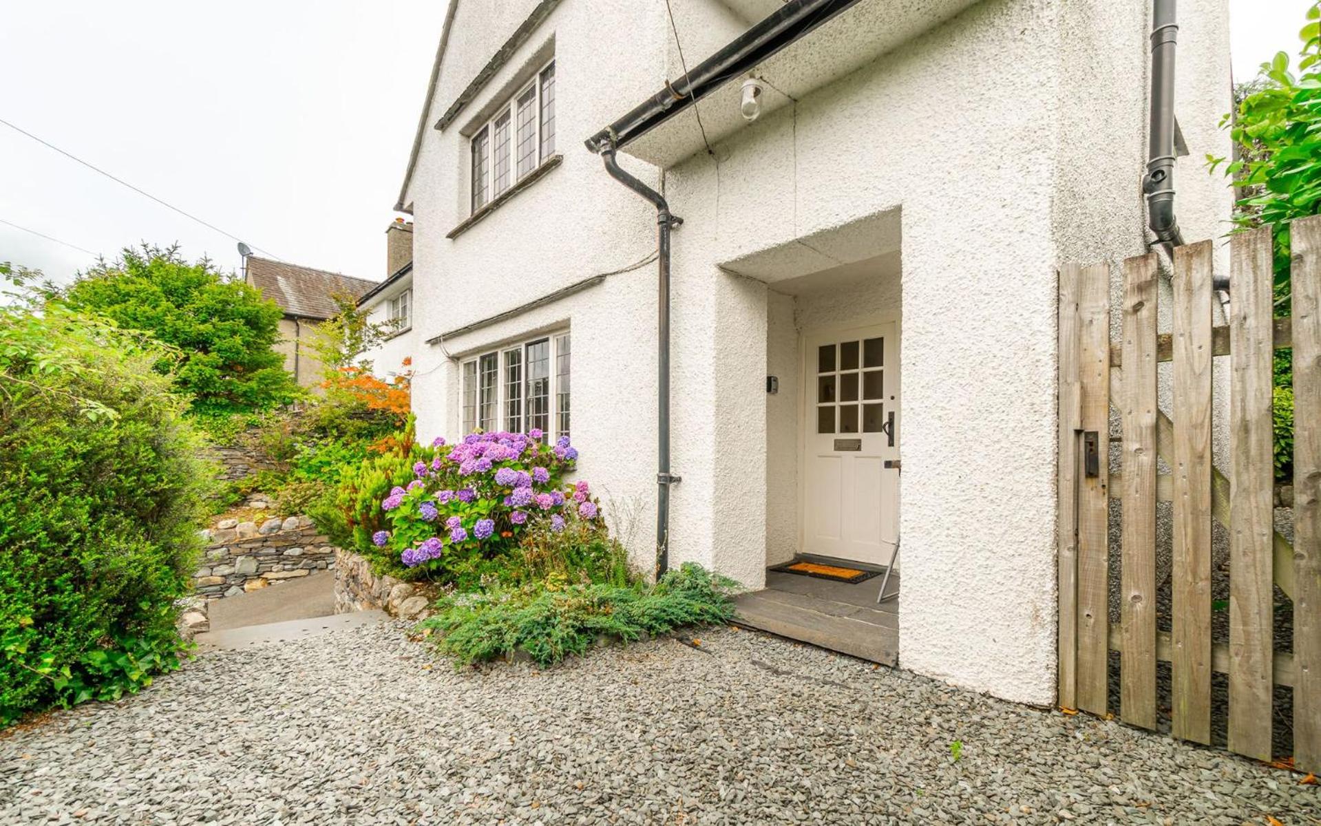 3 Bed in Ambleside oc-lr042 view 3
